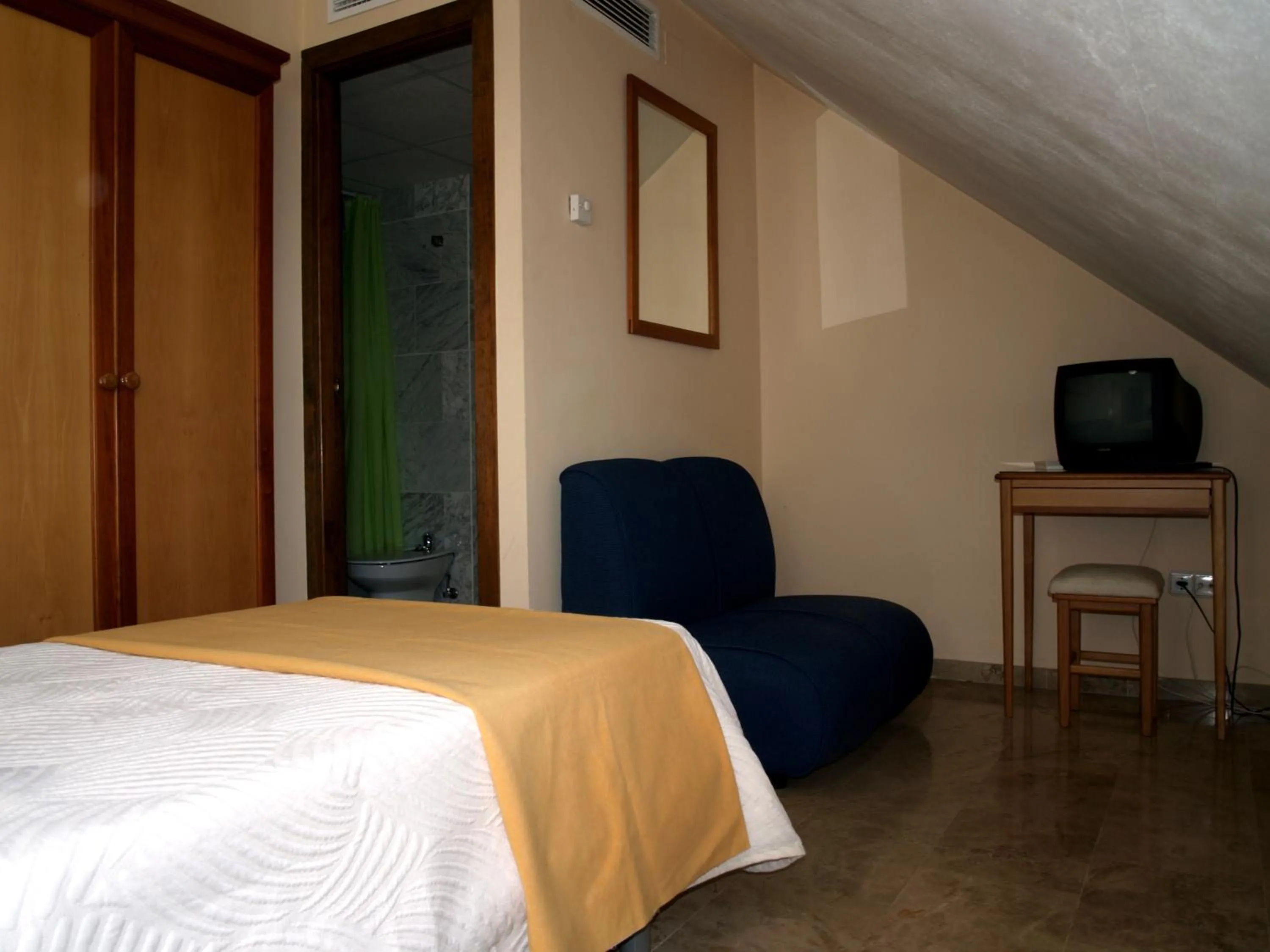 Bedroom, Bed in Hotel Al-Yussana