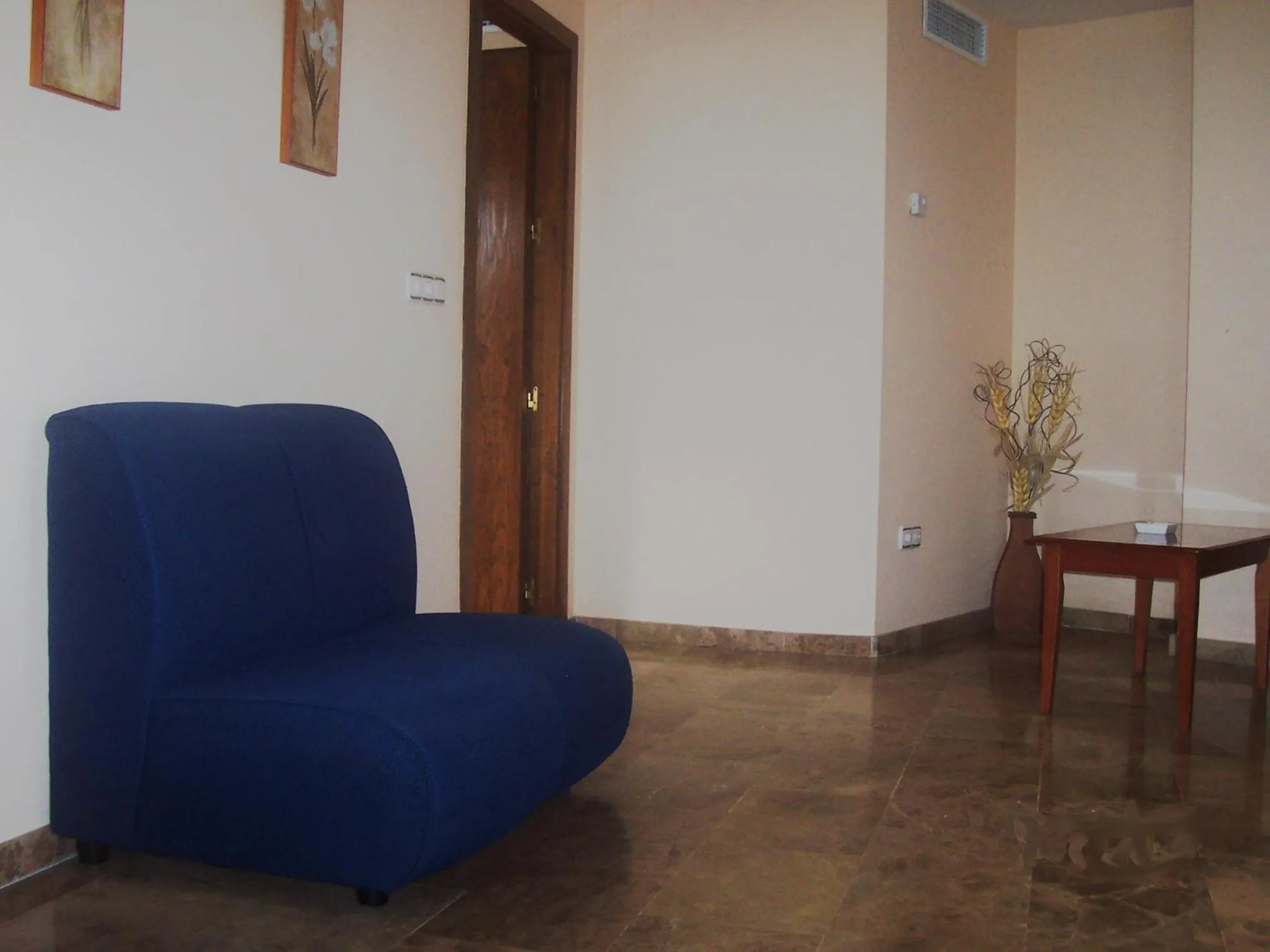 Photo of the whole room in Hotel Al-Yussana