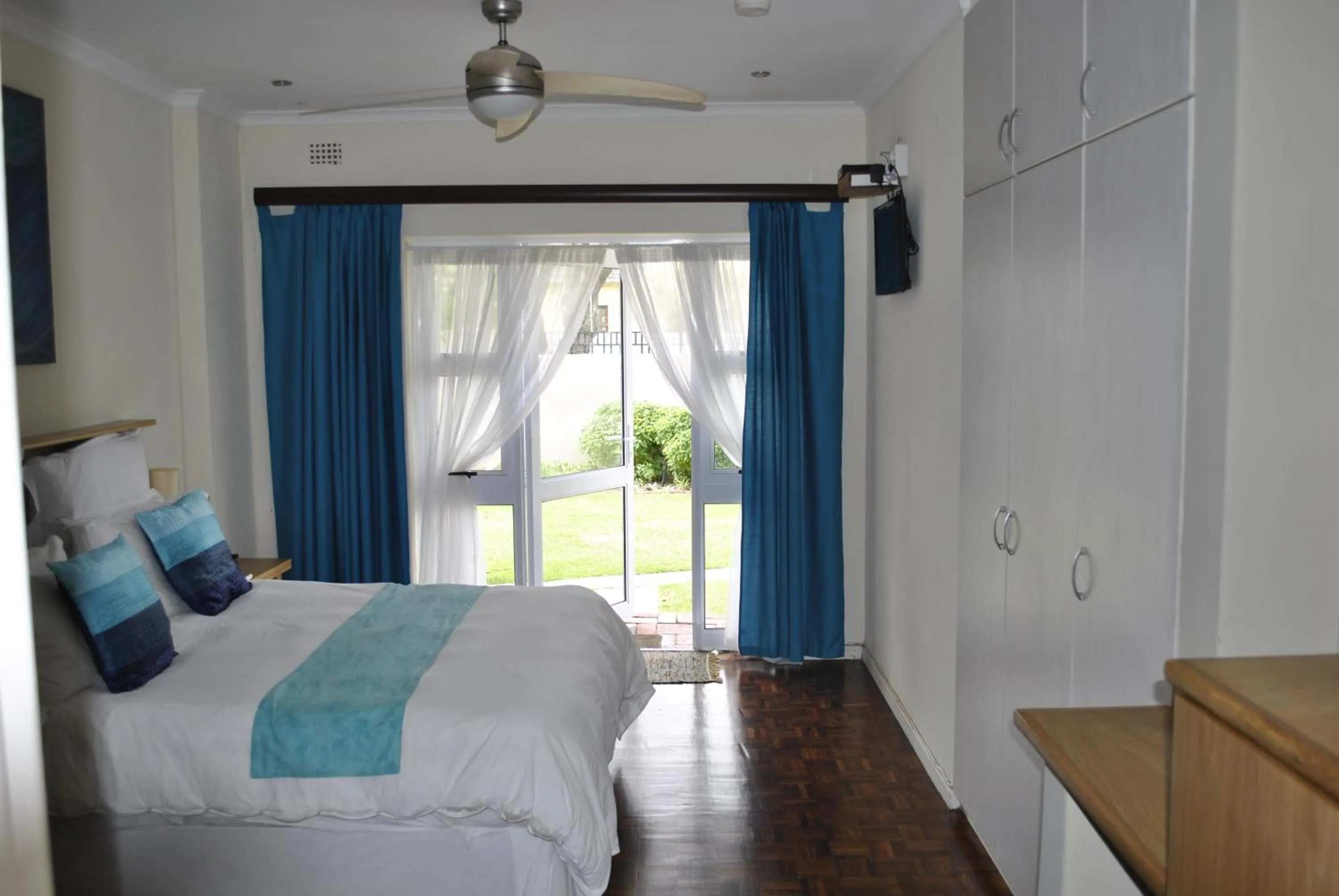 Bed in Cotswold House Residence