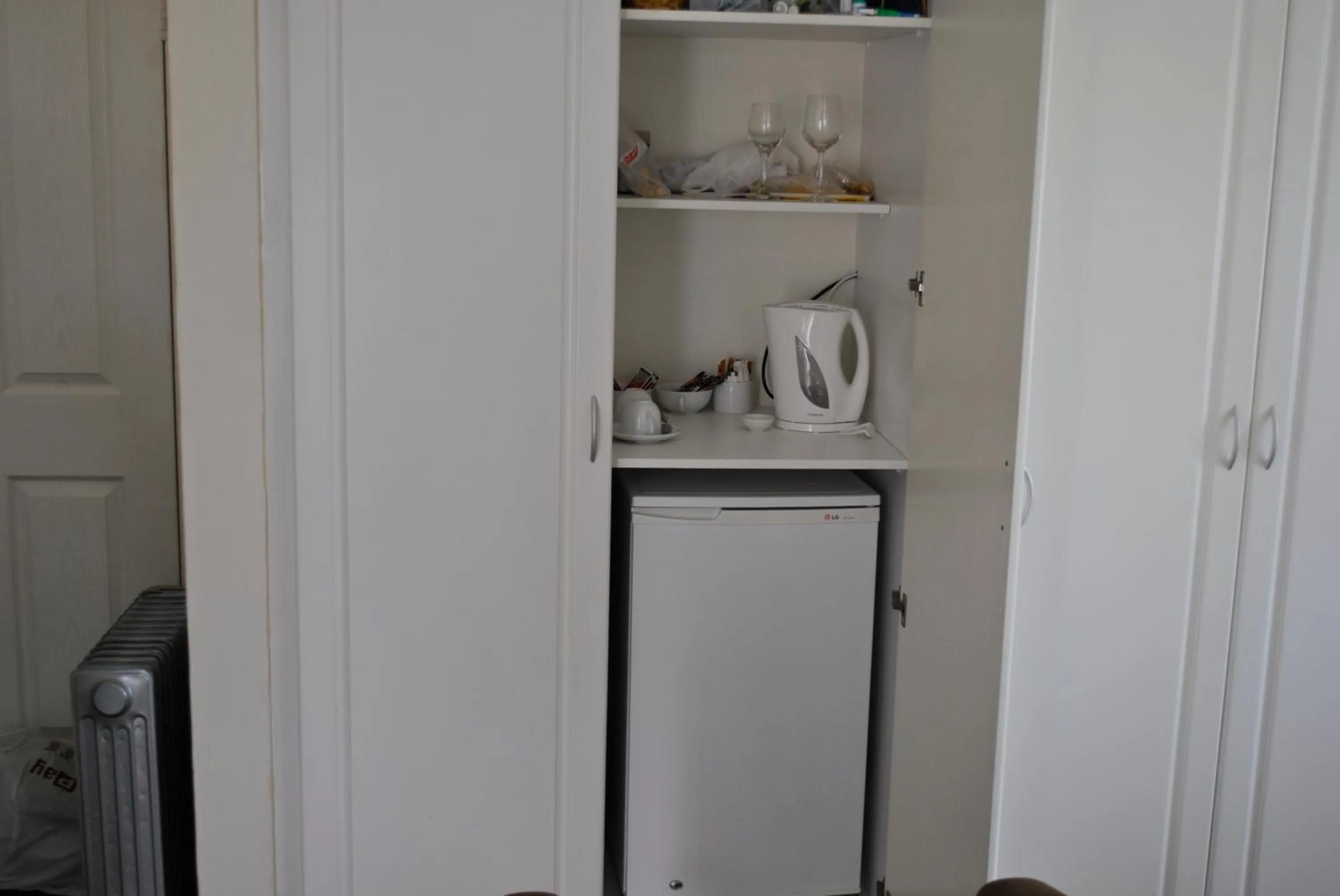 Coffee/tea facilities in Cotswold House Residence