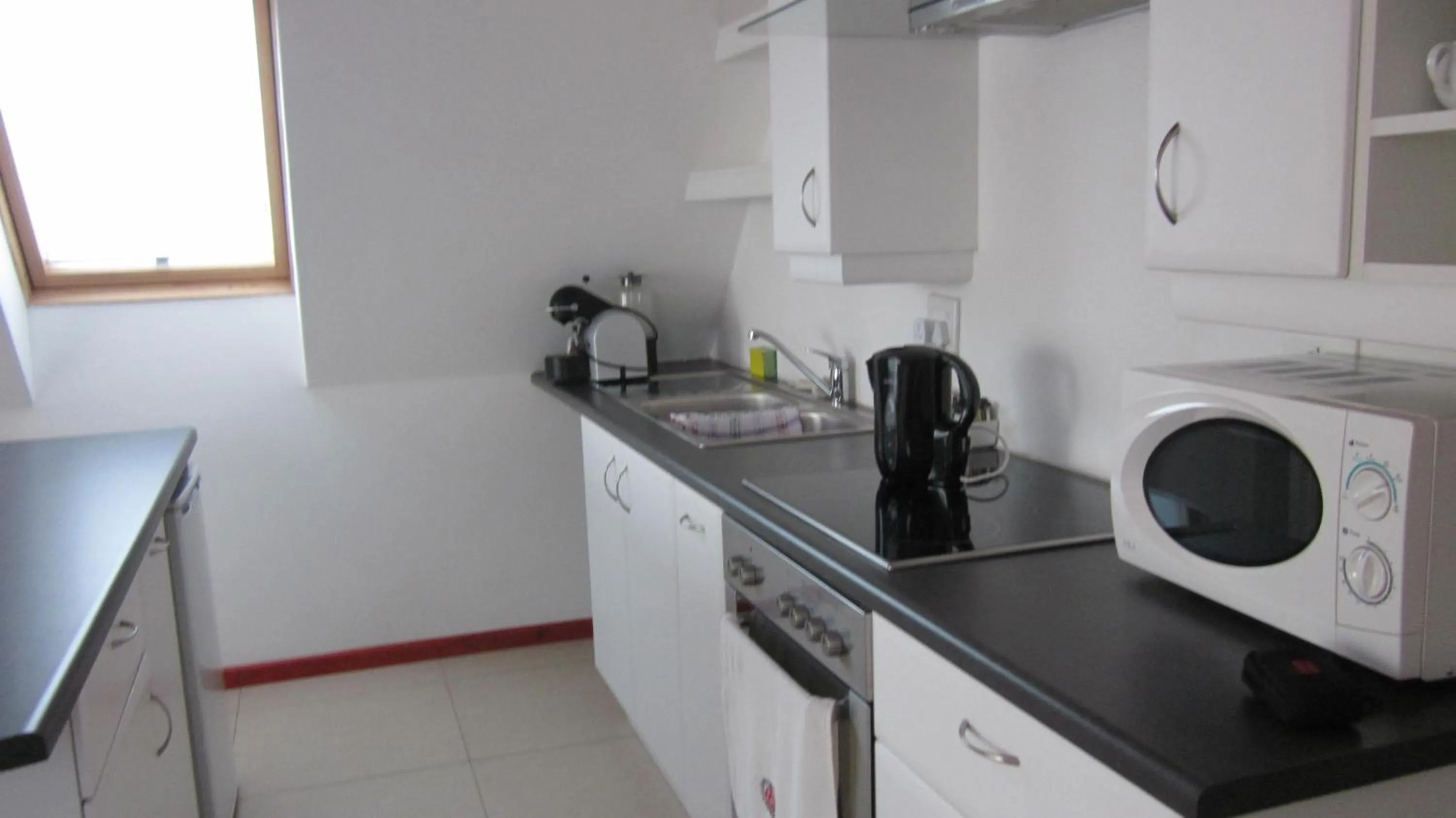 Kitchen or kitchenette in Cotswold House Residence
