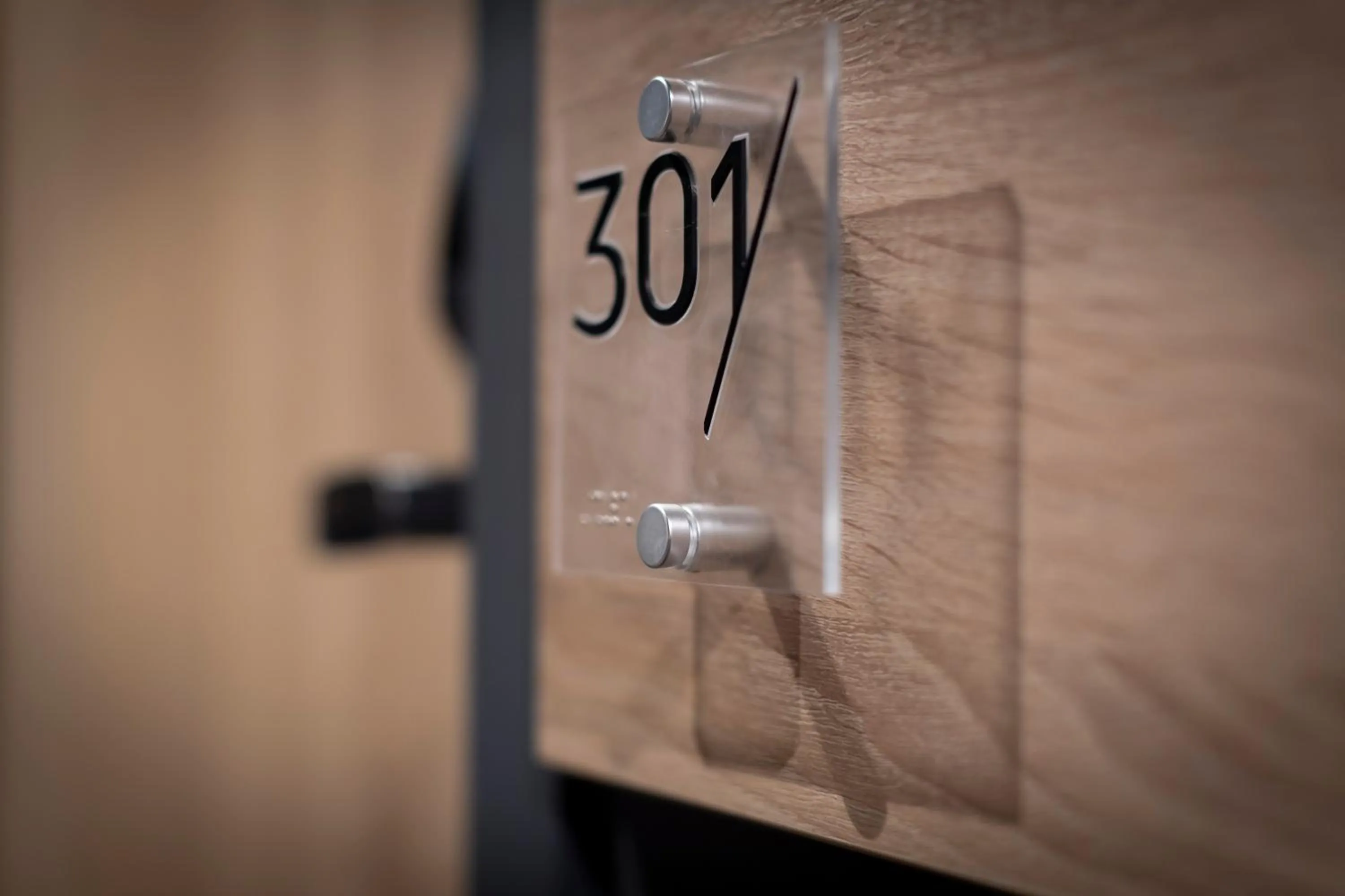 Logo/Certificate/Sign in Aparthotel 37 Lodge Courbevoie Paris La Défense