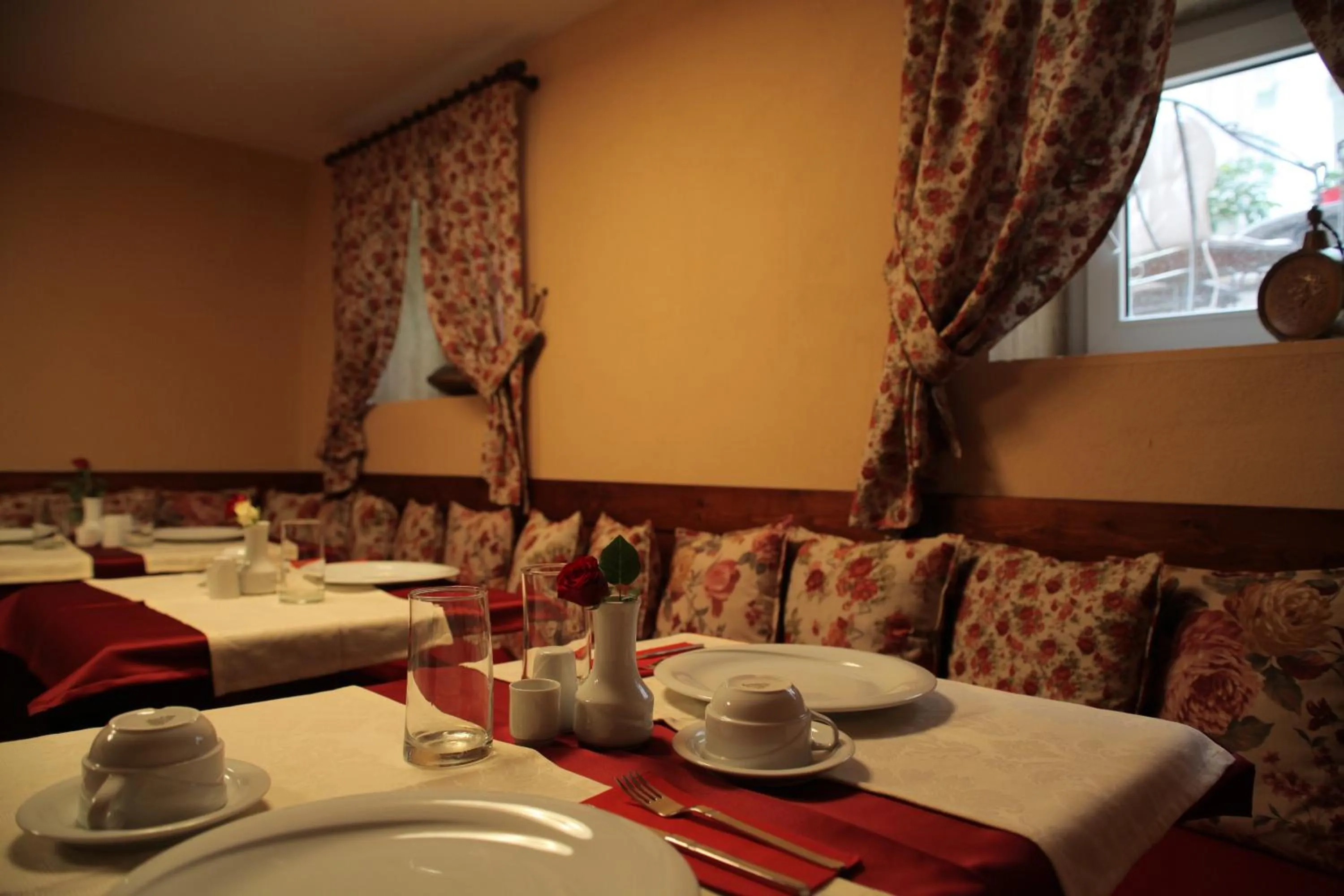 Restaurant/places to eat in Hotel Vila 60