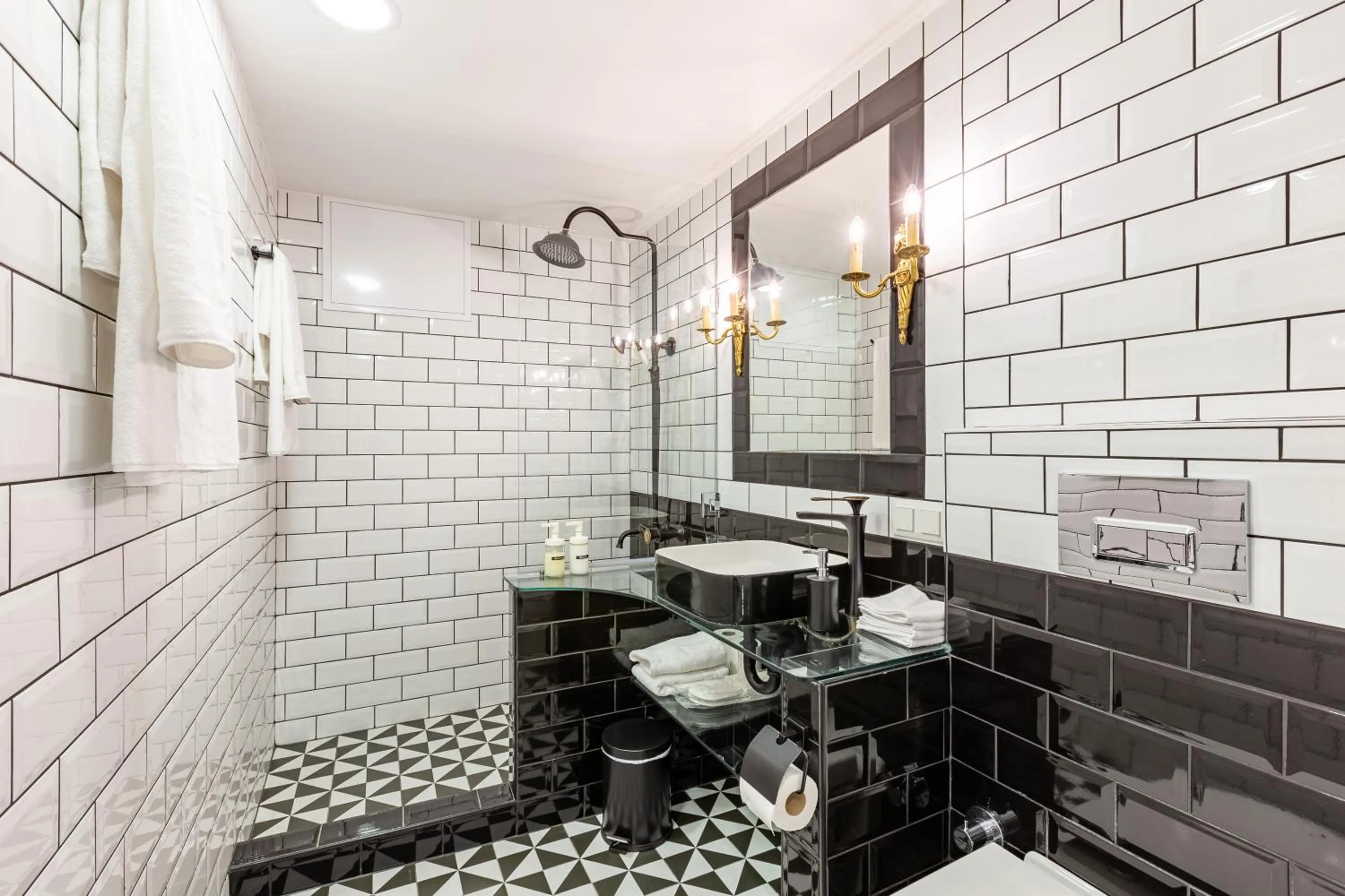 Shower in Villa Pera Suite Hotel