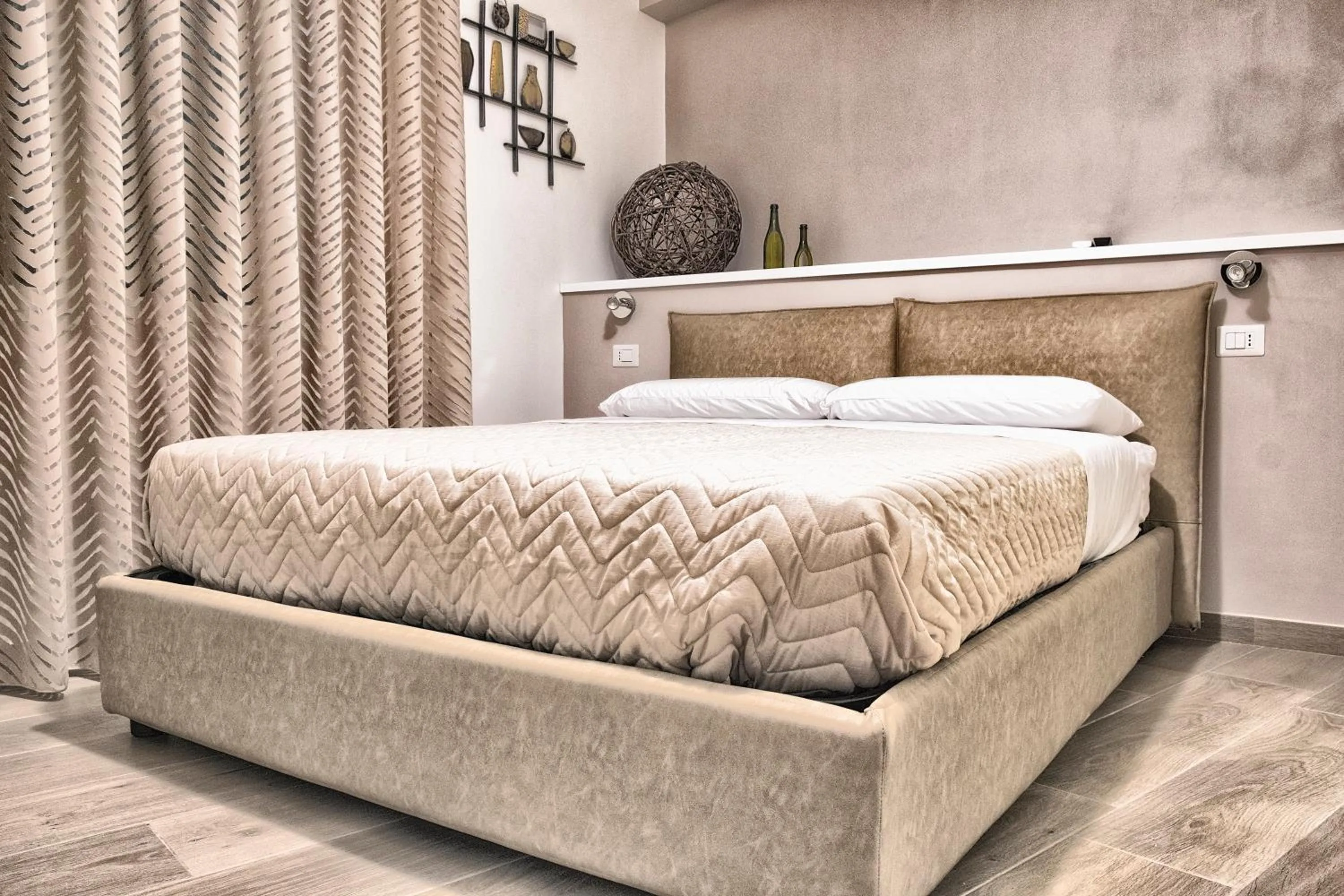 Bed in DIMORA FLEGREA room & breakfast