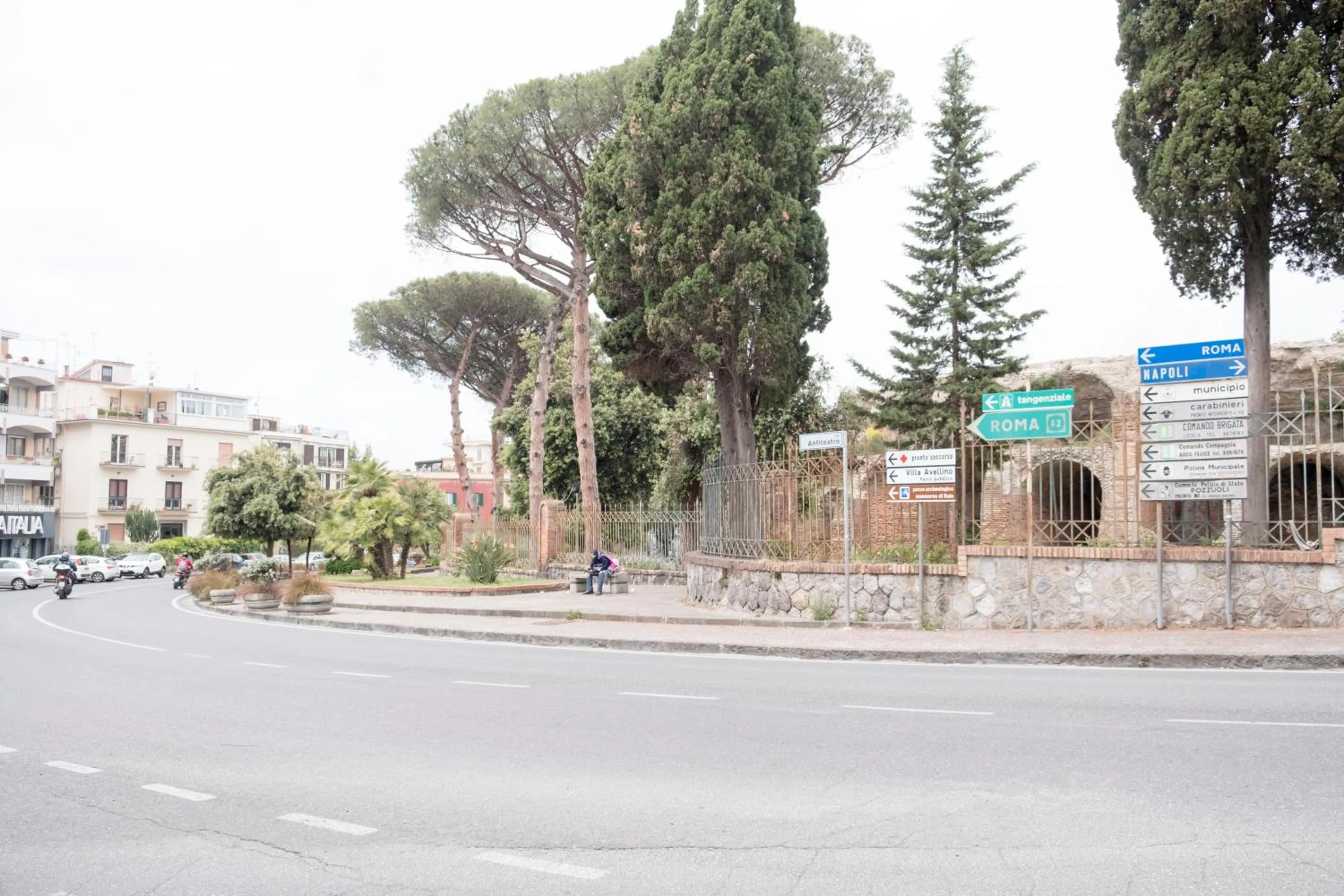 Facade/entrance in DIMORA FLEGREA room & breakfast