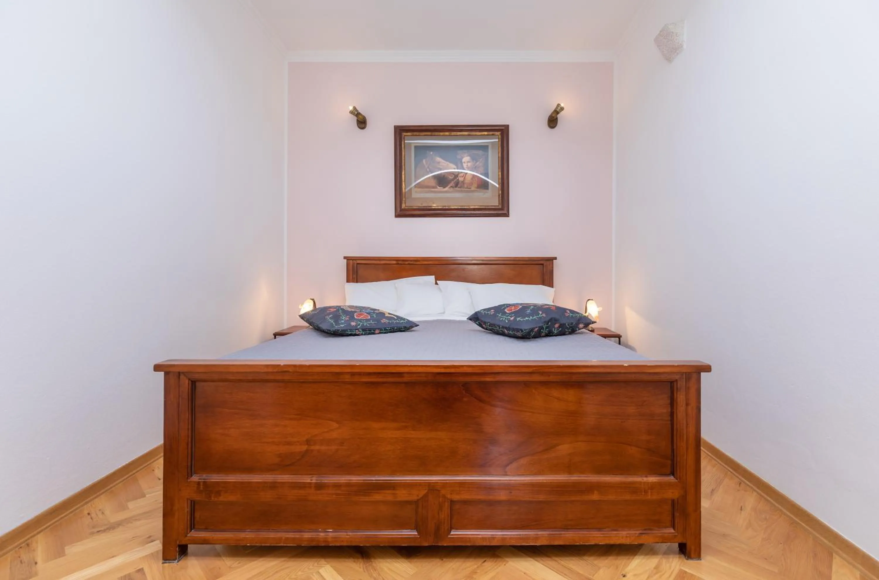 Bed in Apartments Cathedral