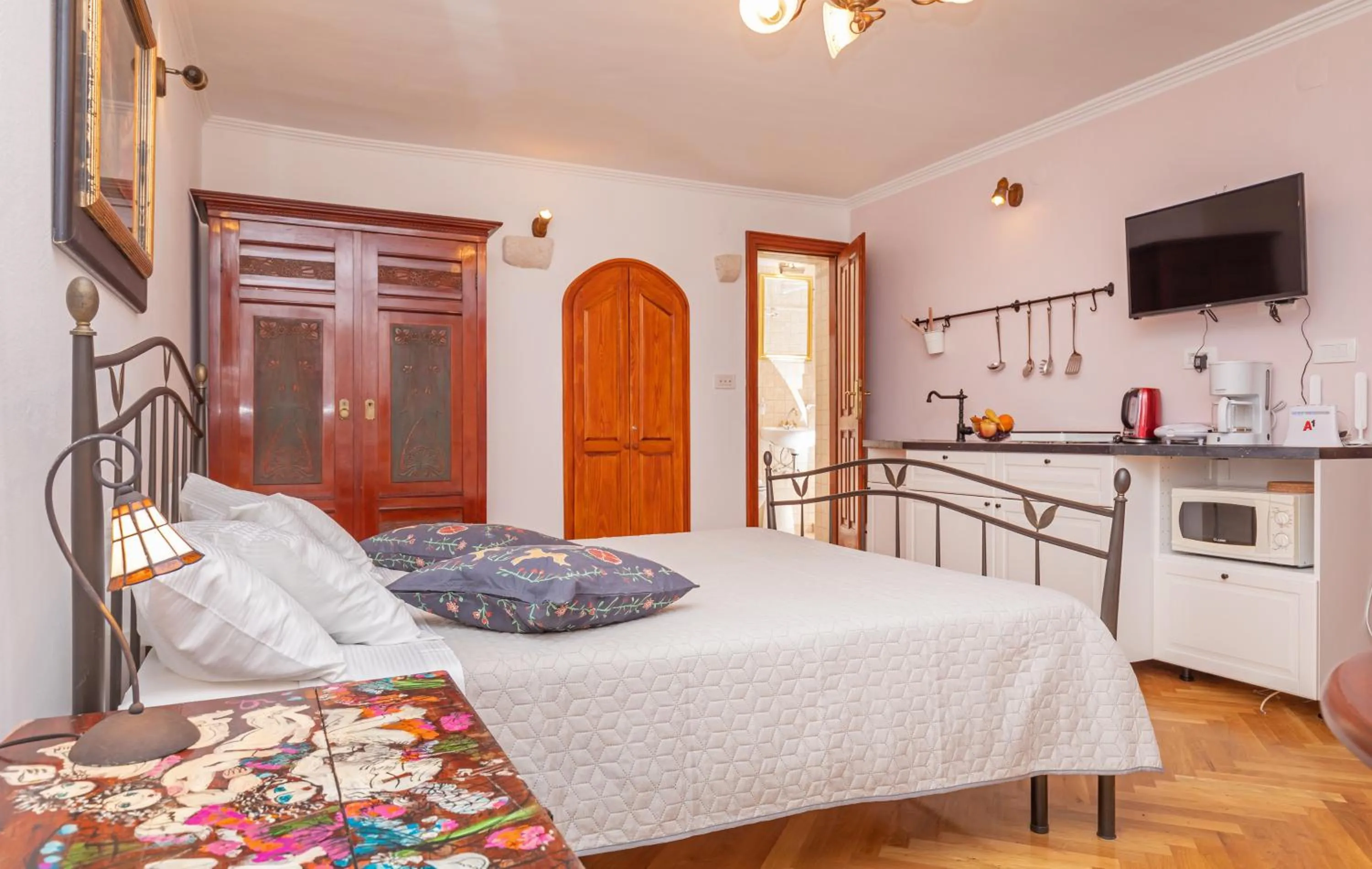 Bed in Apartments Cathedral