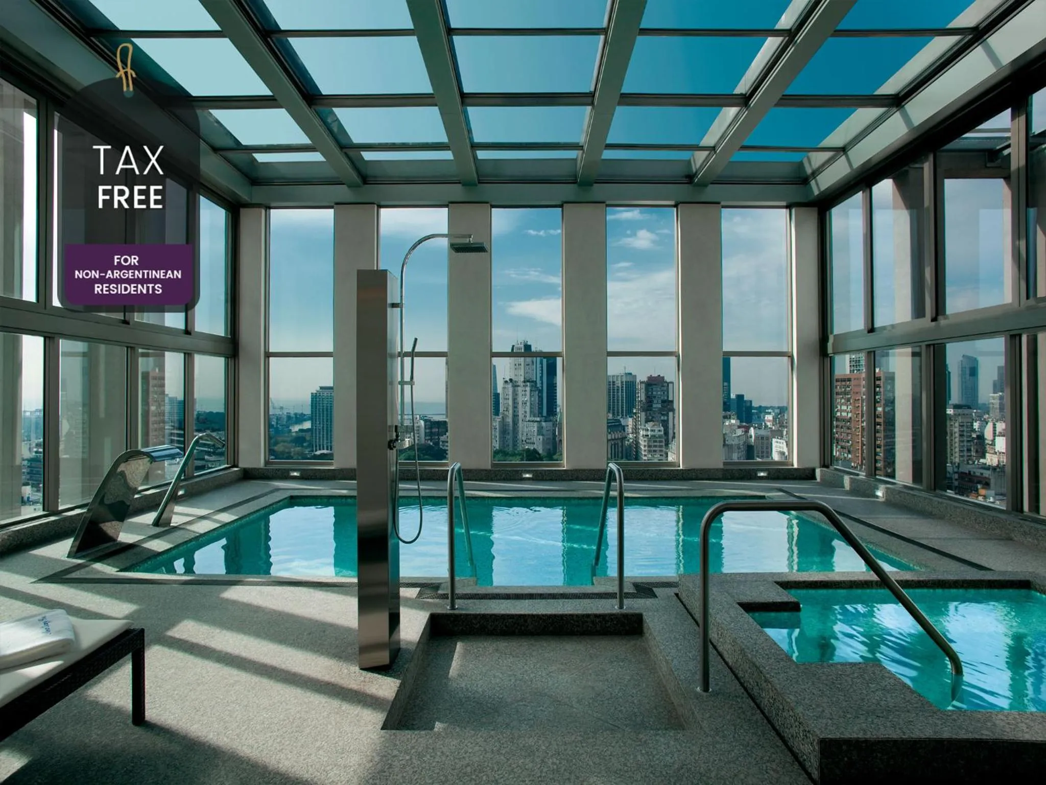 Swimming pool in Alvear Art Hotel