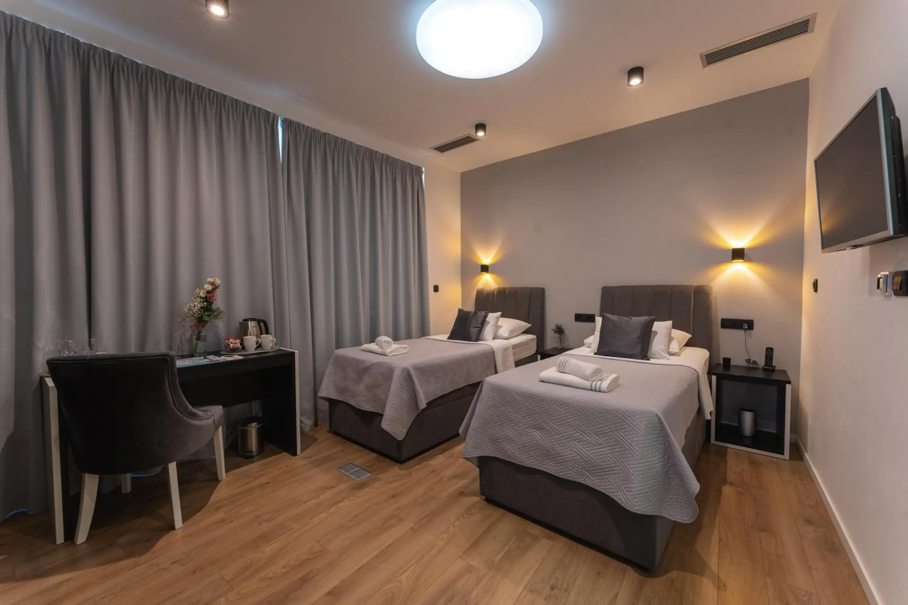 Twin Room in Sky & Sun Luxury Rooms with private parking in the garage Twin Room in Sky & Sun Luxury Rooms with private parking in the garage
