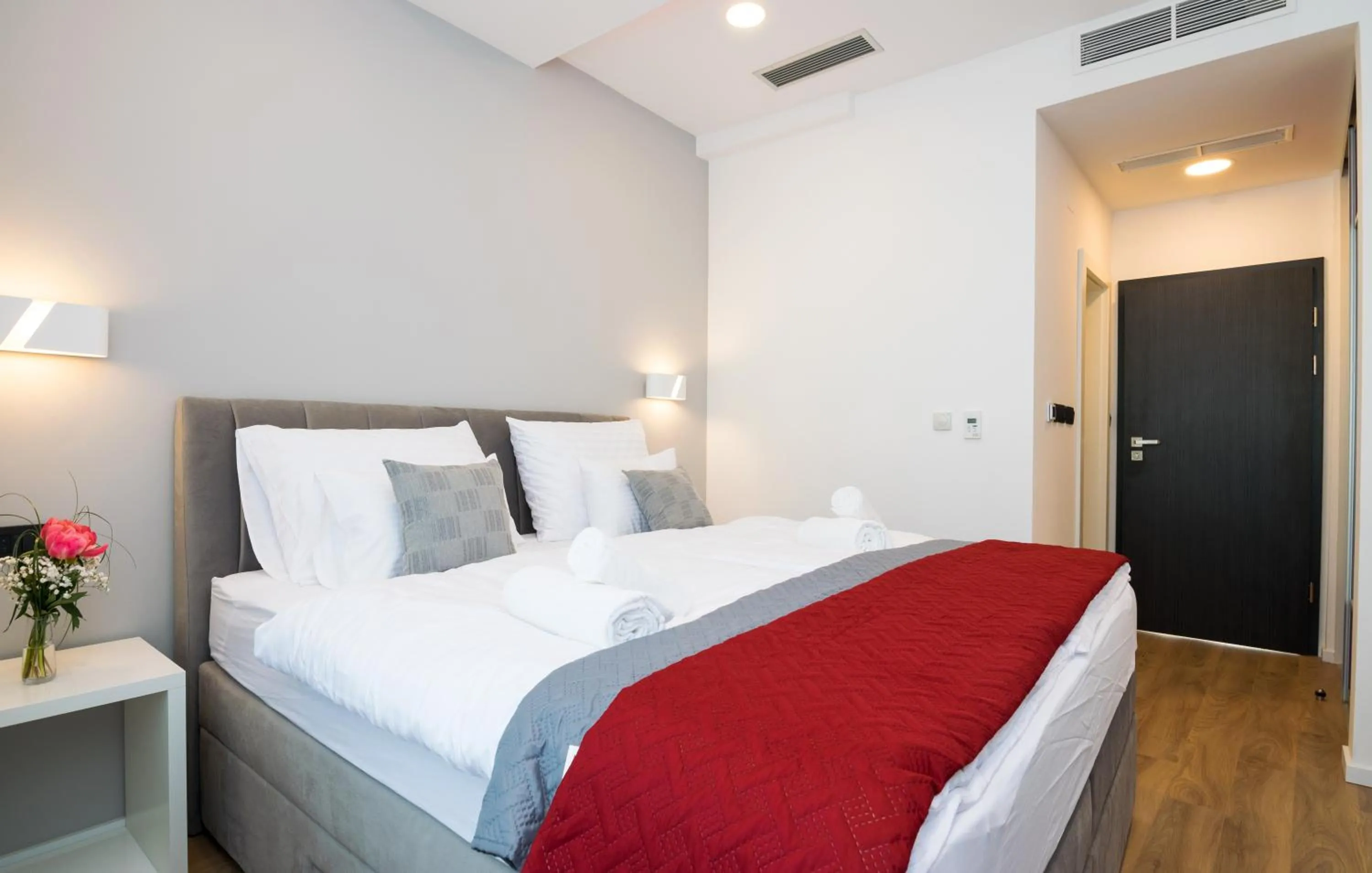 Sky & Sun Luxury Rooms with private parking in the garage