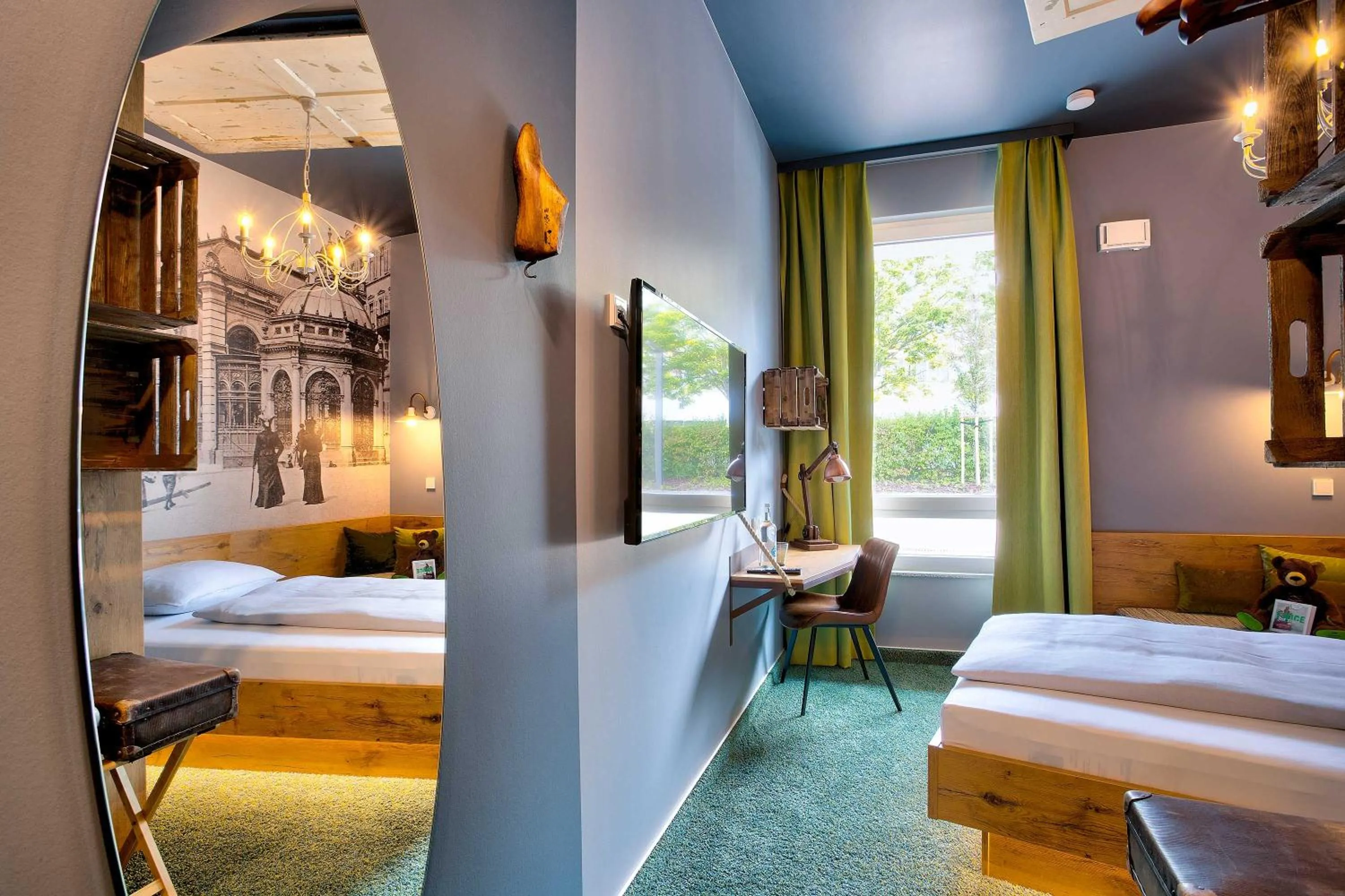 TV and multimedia, Bed in tinyTwice Hotel Wiesbaden