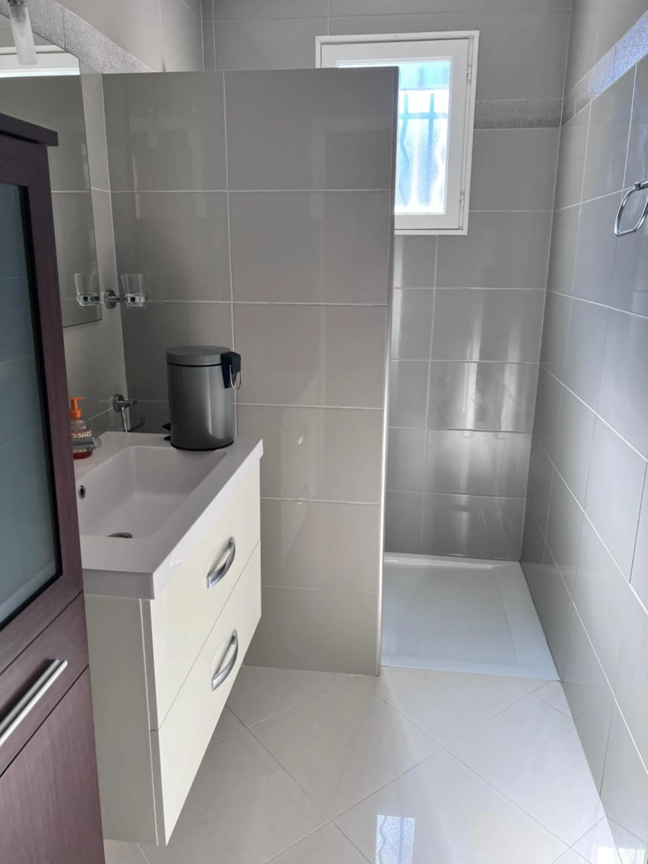 Bathroom in L'oasis-LES ISSAMBRES