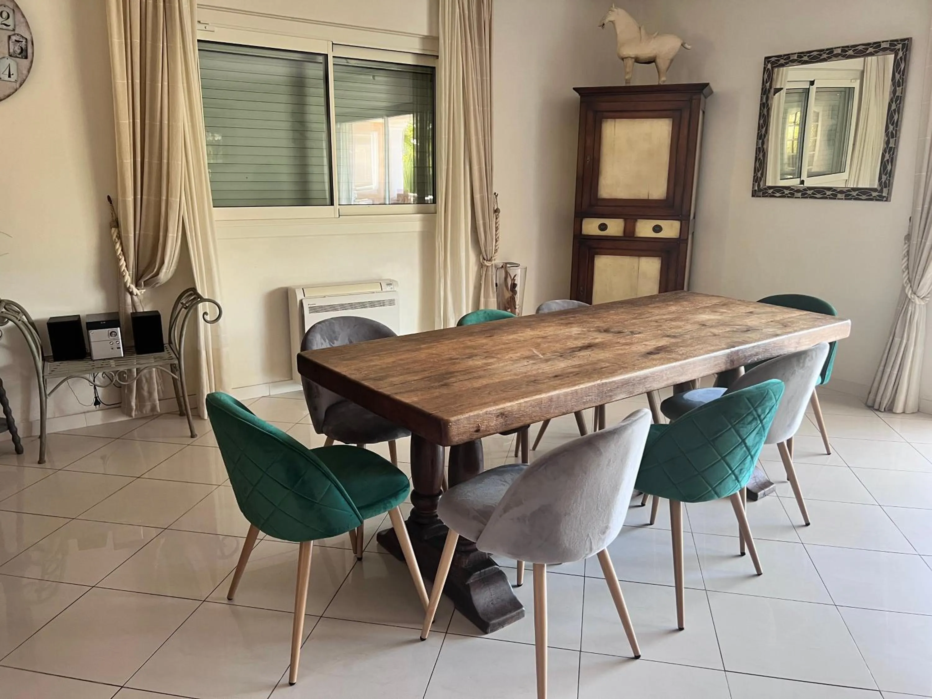 Dining area in L'oasis-LES ISSAMBRES