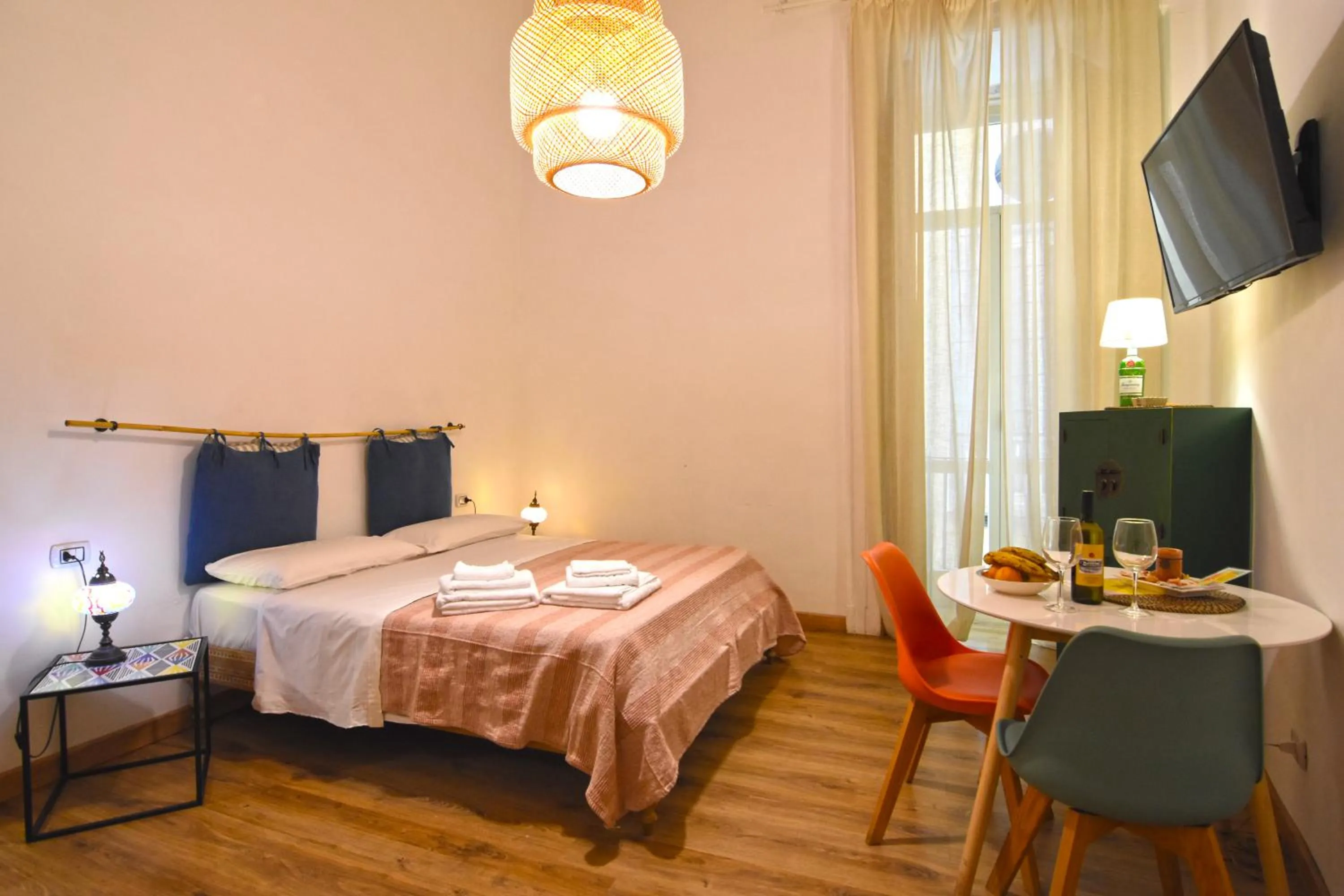 Bedroom, Bed in Sunrise Luxury