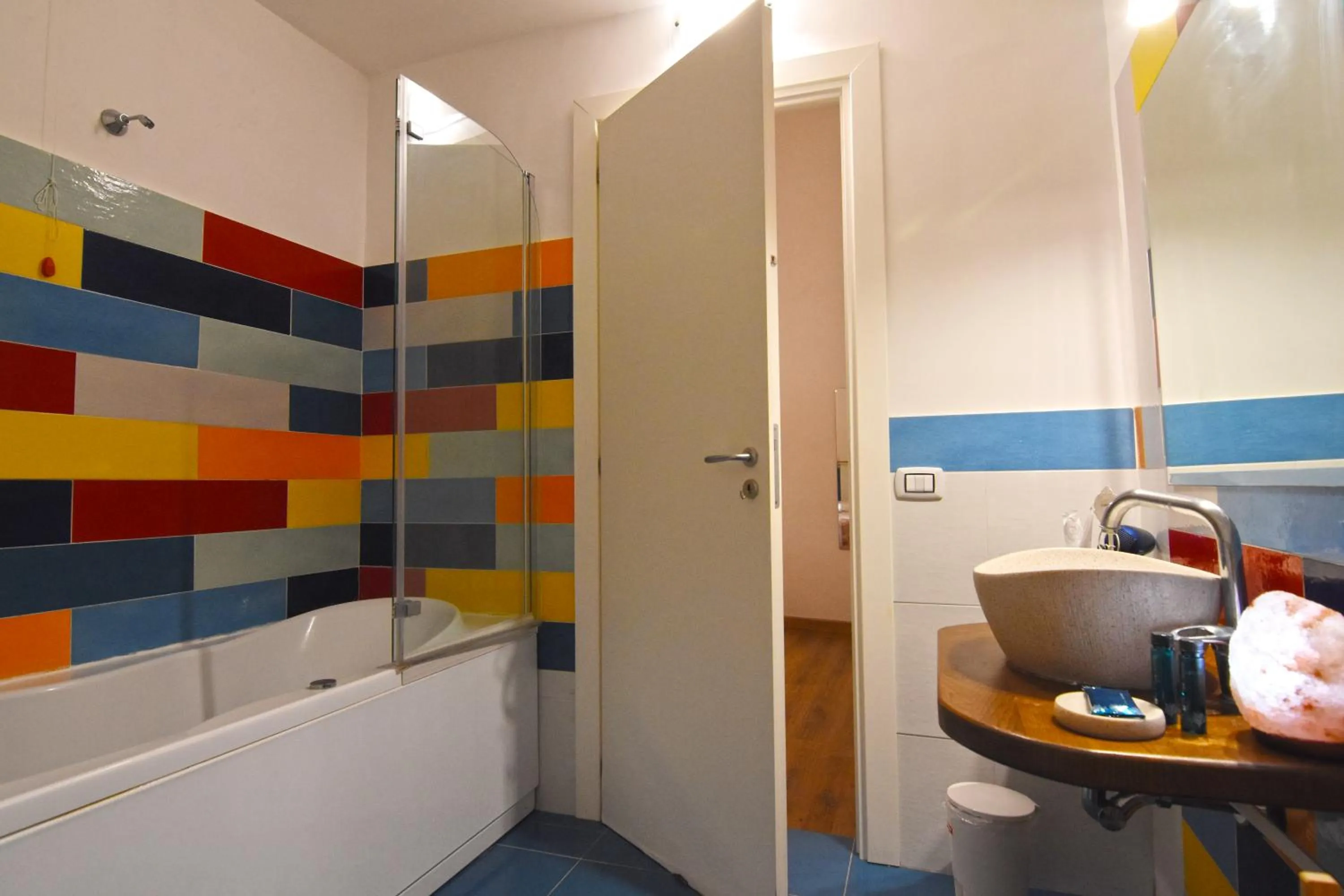 Hot Tub in Sunrise Luxury