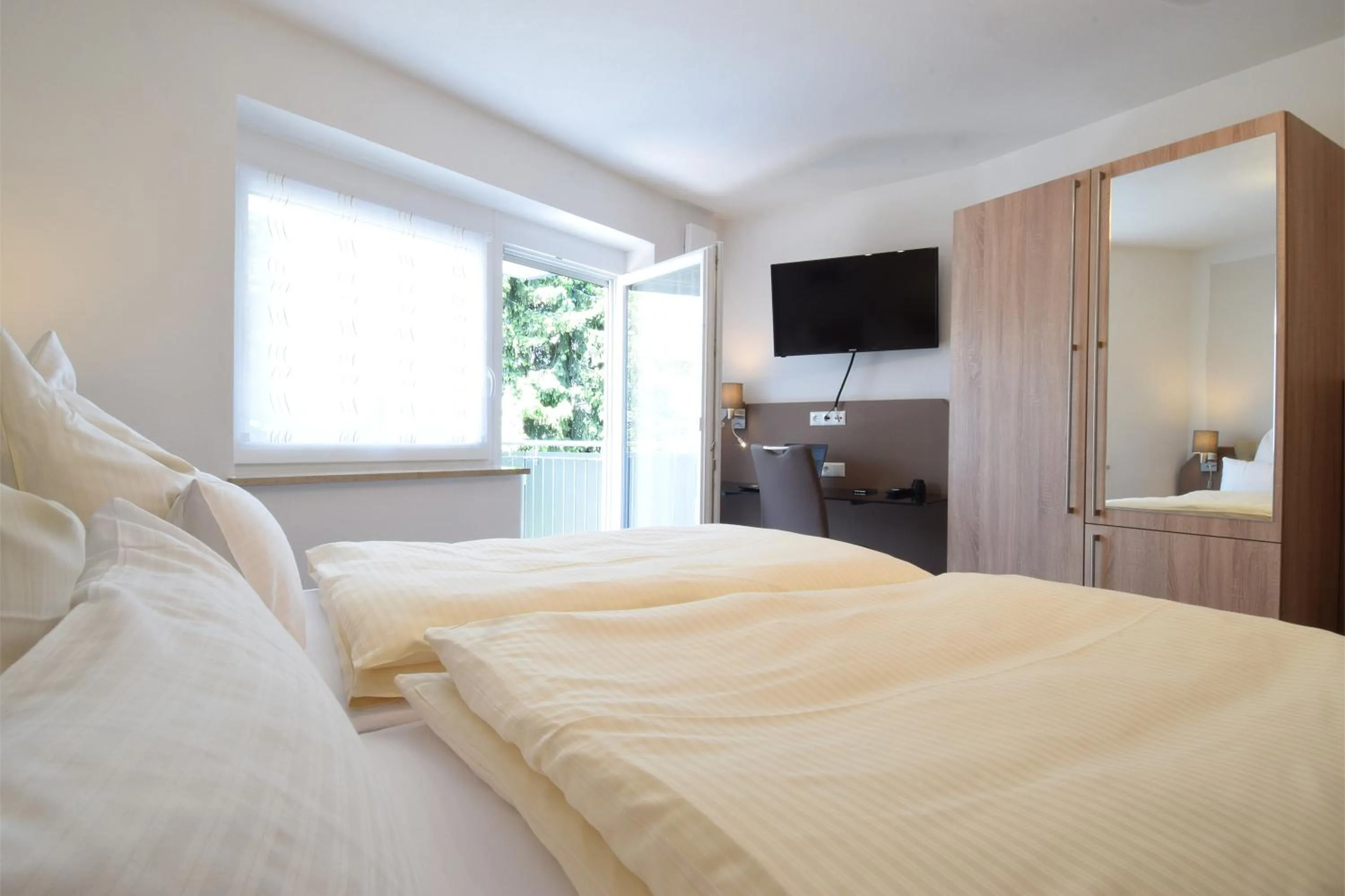 Photo of the whole room, Bed in Aparthotel Donaustern