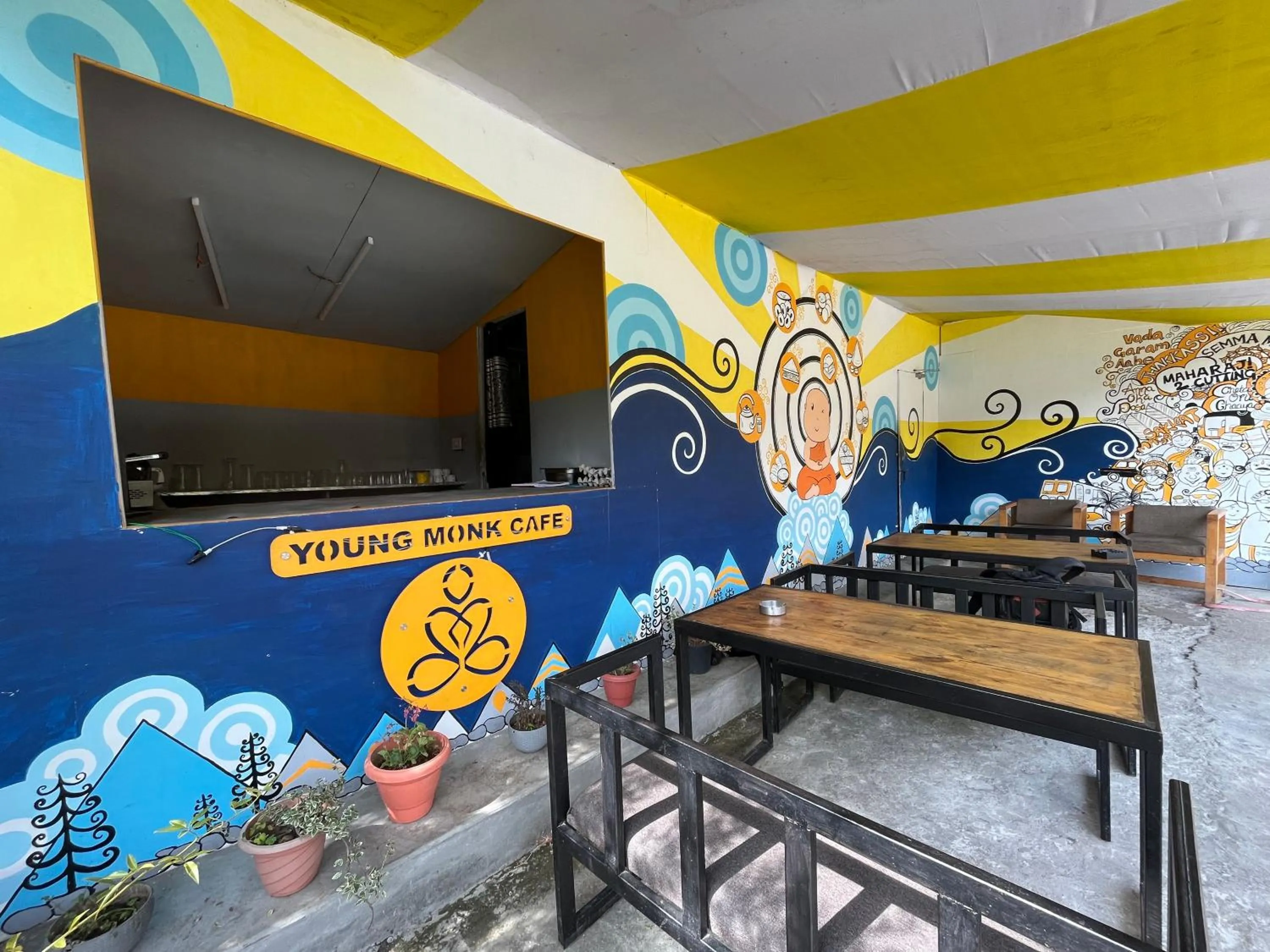 Property building in Young Monk Hostel & Cafe Old Manali