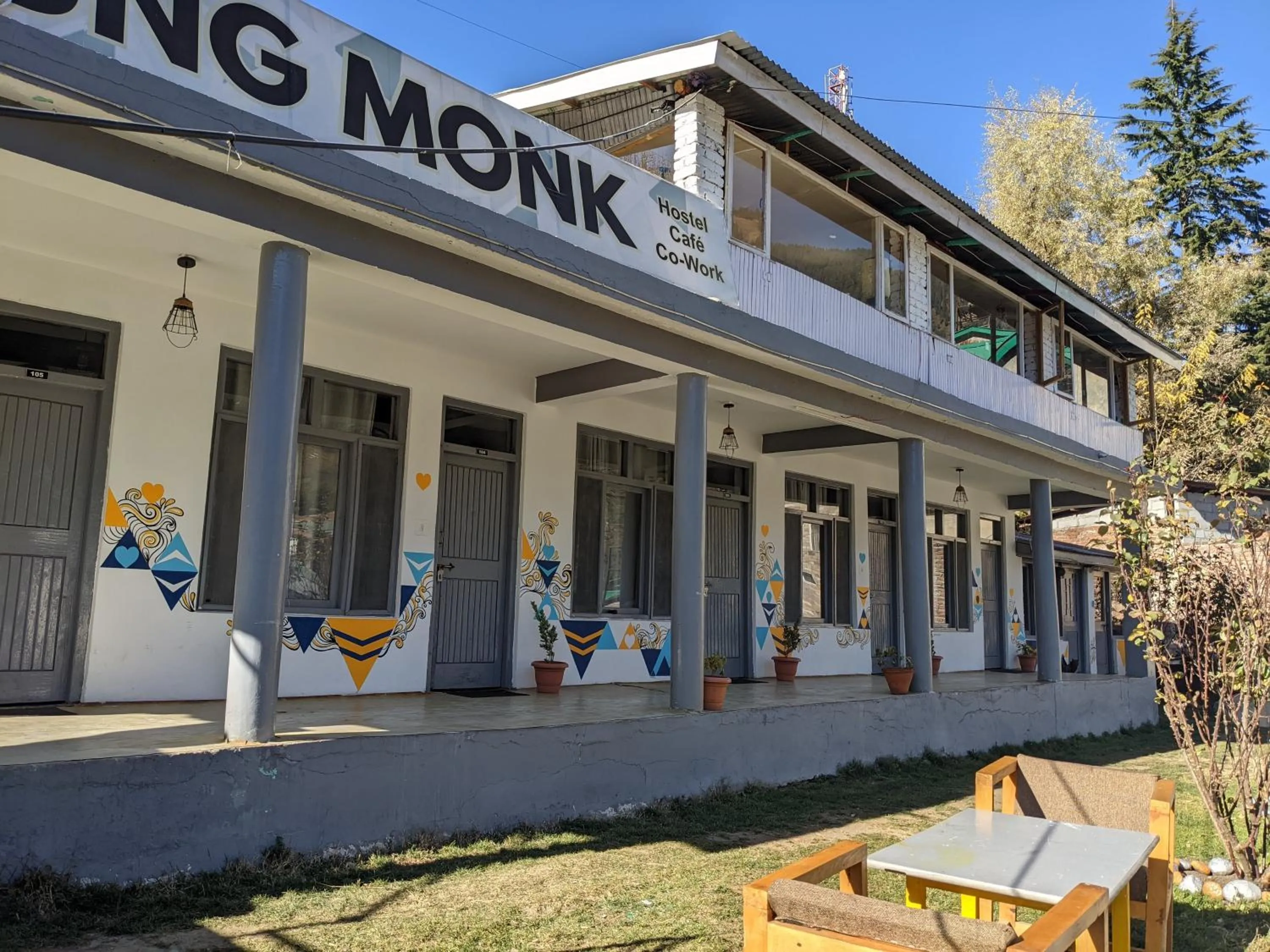 Property building in Young Monk Hostel & Cafe Old Manali
