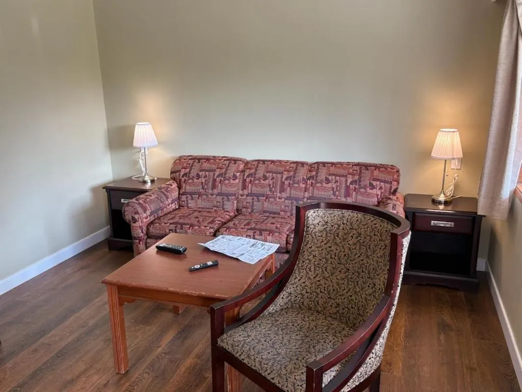 Pioneer Inn by the River