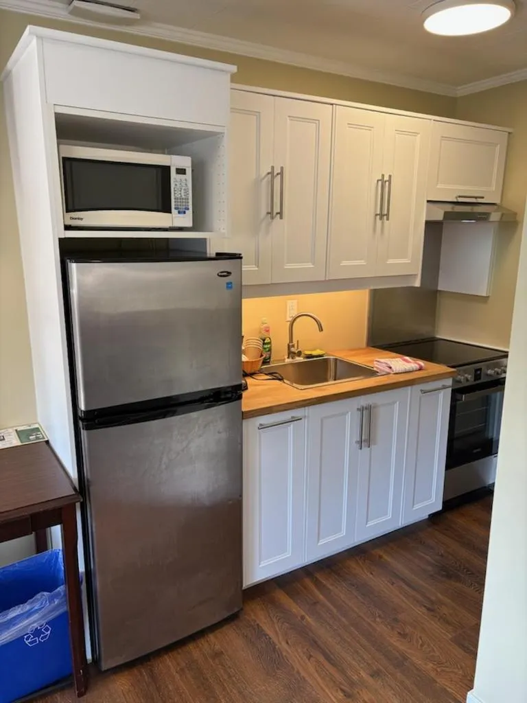 Pioneer Inn by the River