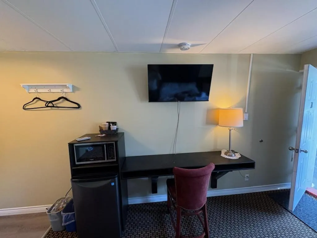 Pioneer Inn by the River