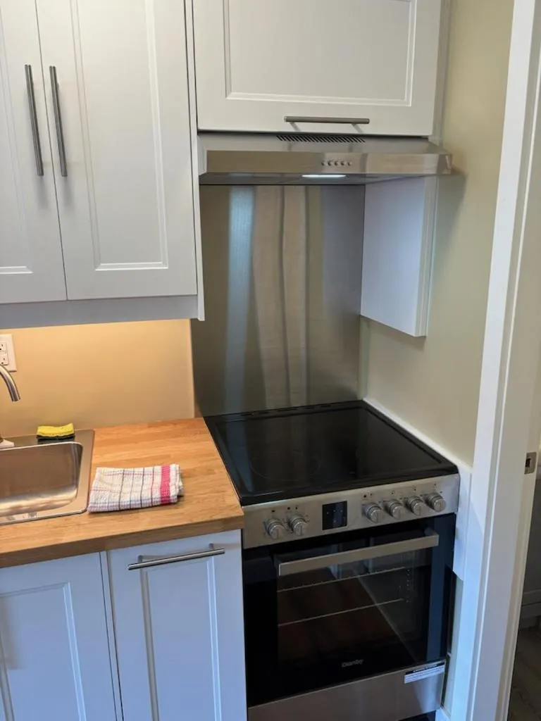 Pioneer Inn by the River