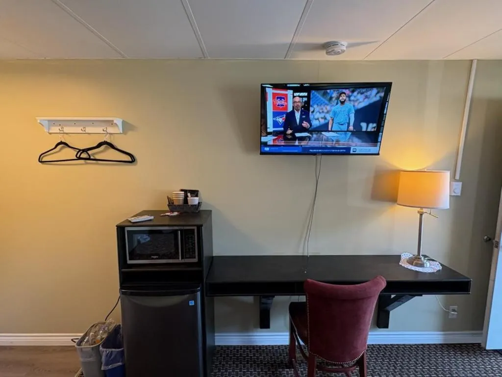 Pioneer Inn by the River