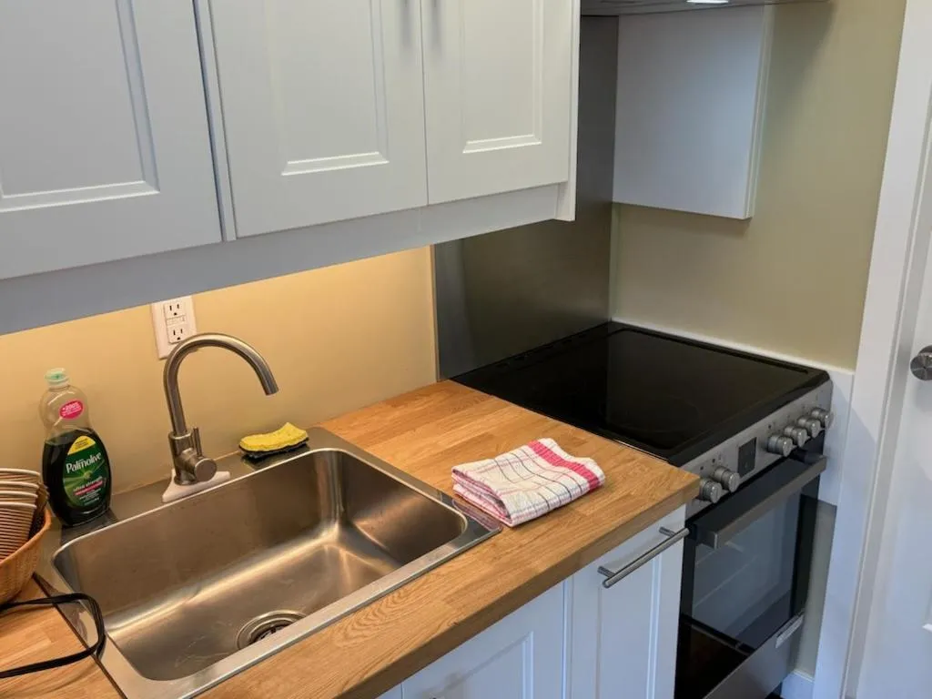 Pioneer Inn by the River