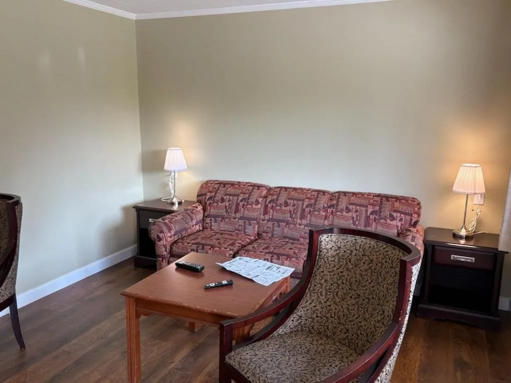 Pioneer Inn by the River