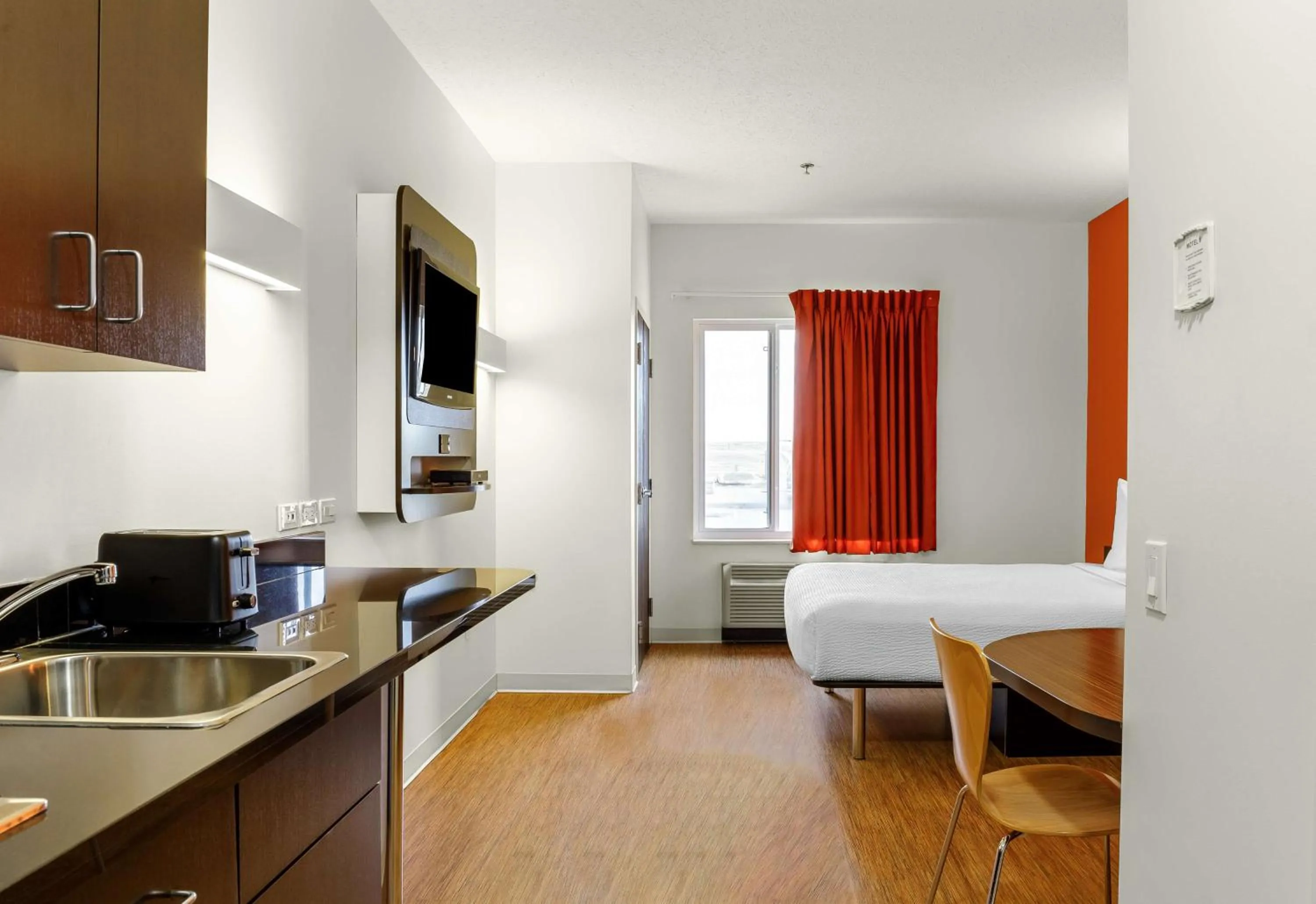 Other, Bed in Motel 6-Swift Current, SK