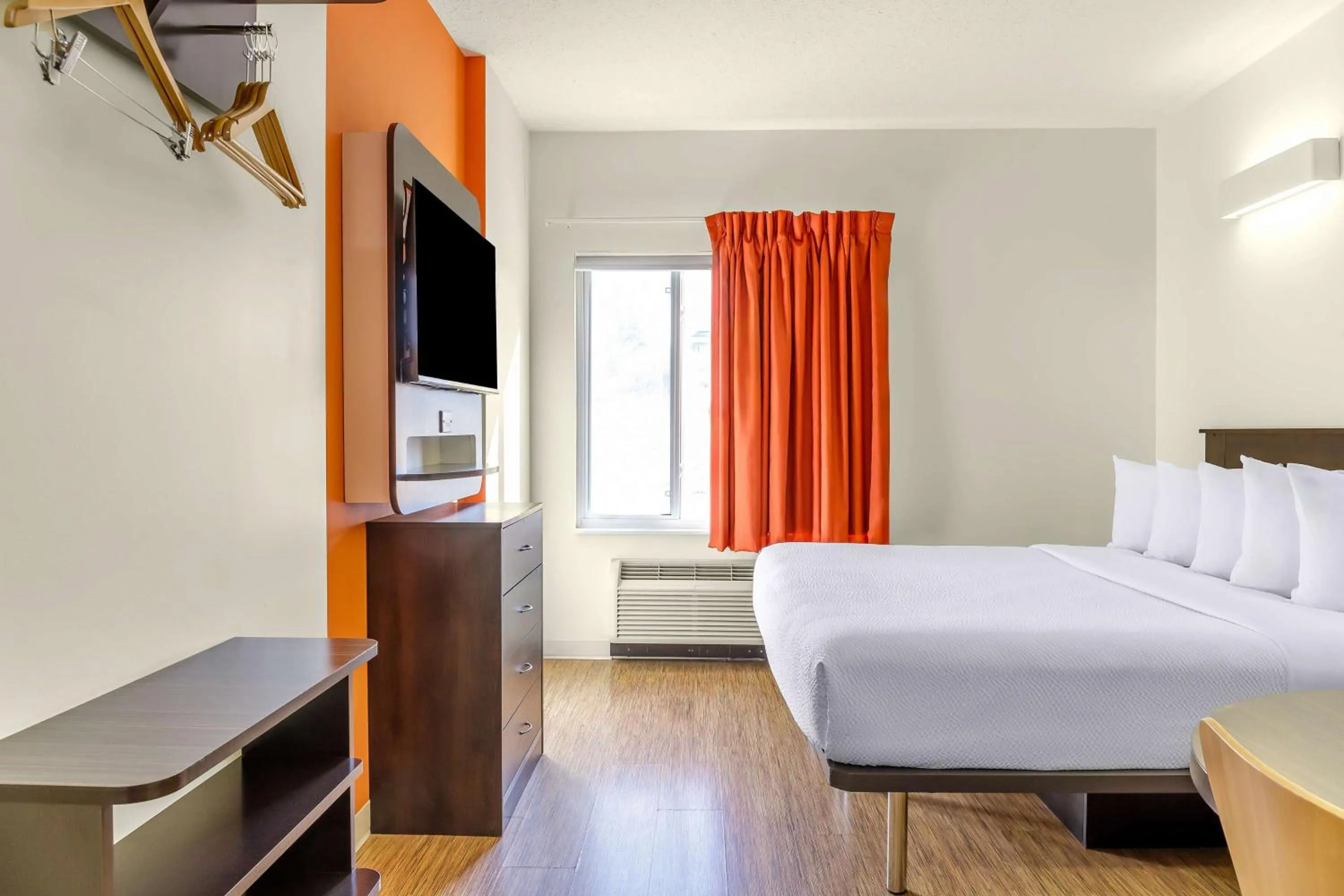 Bedroom, Bed in Motel 6-Swift Current, SK