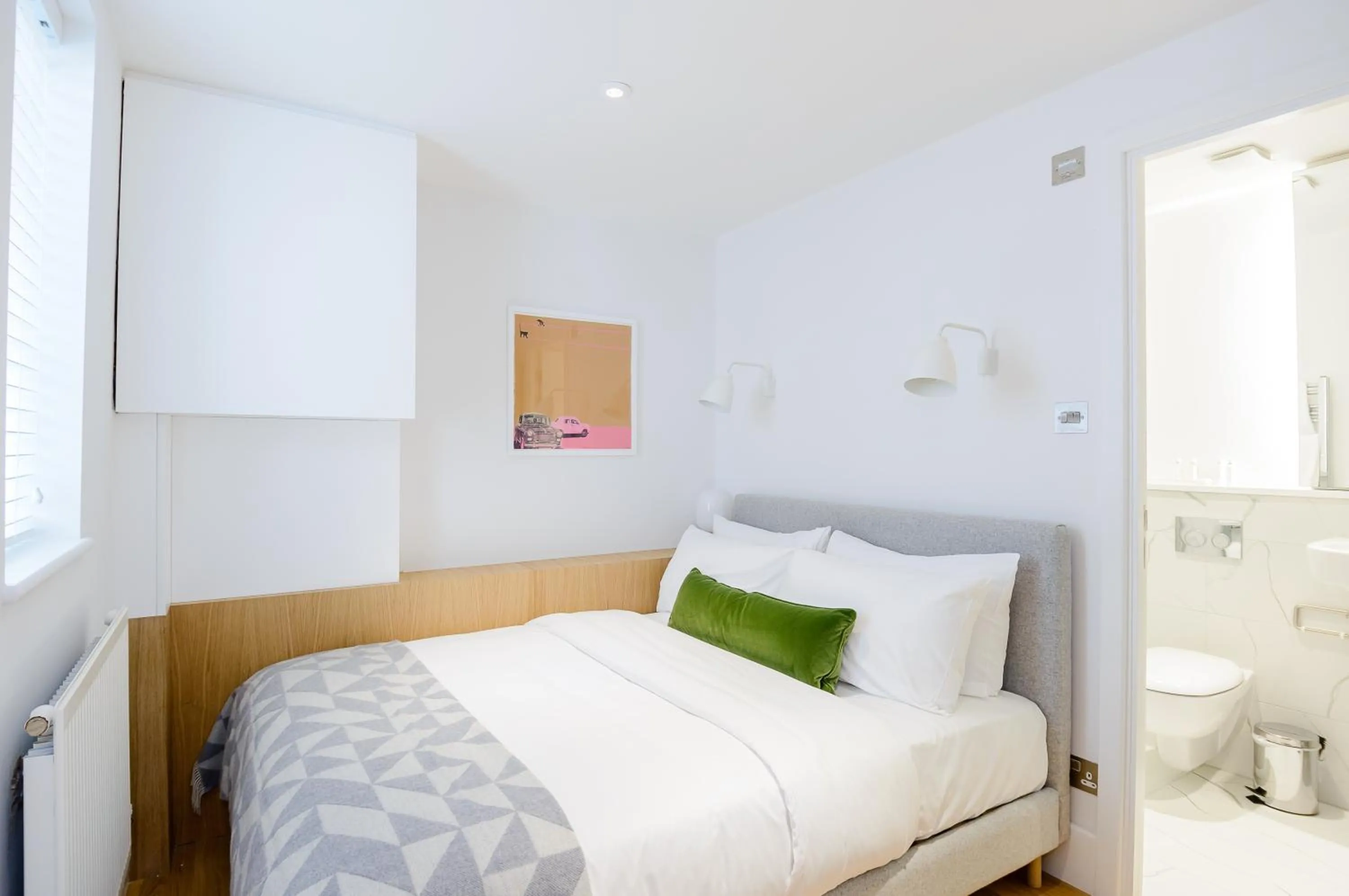 Bedroom, Bed in Native Fulham