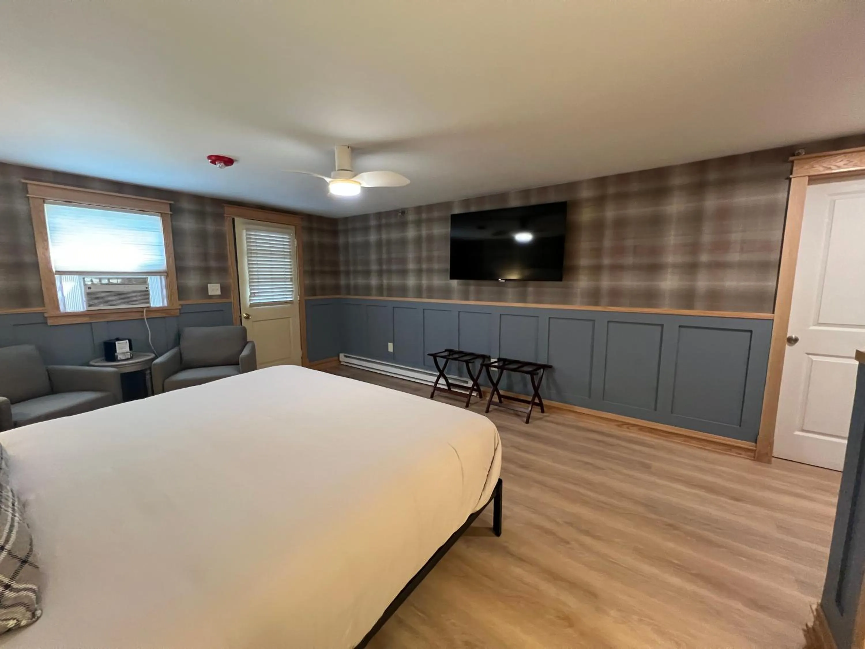 Bed in Stonehurst Manor Breakfast & Dinner Included