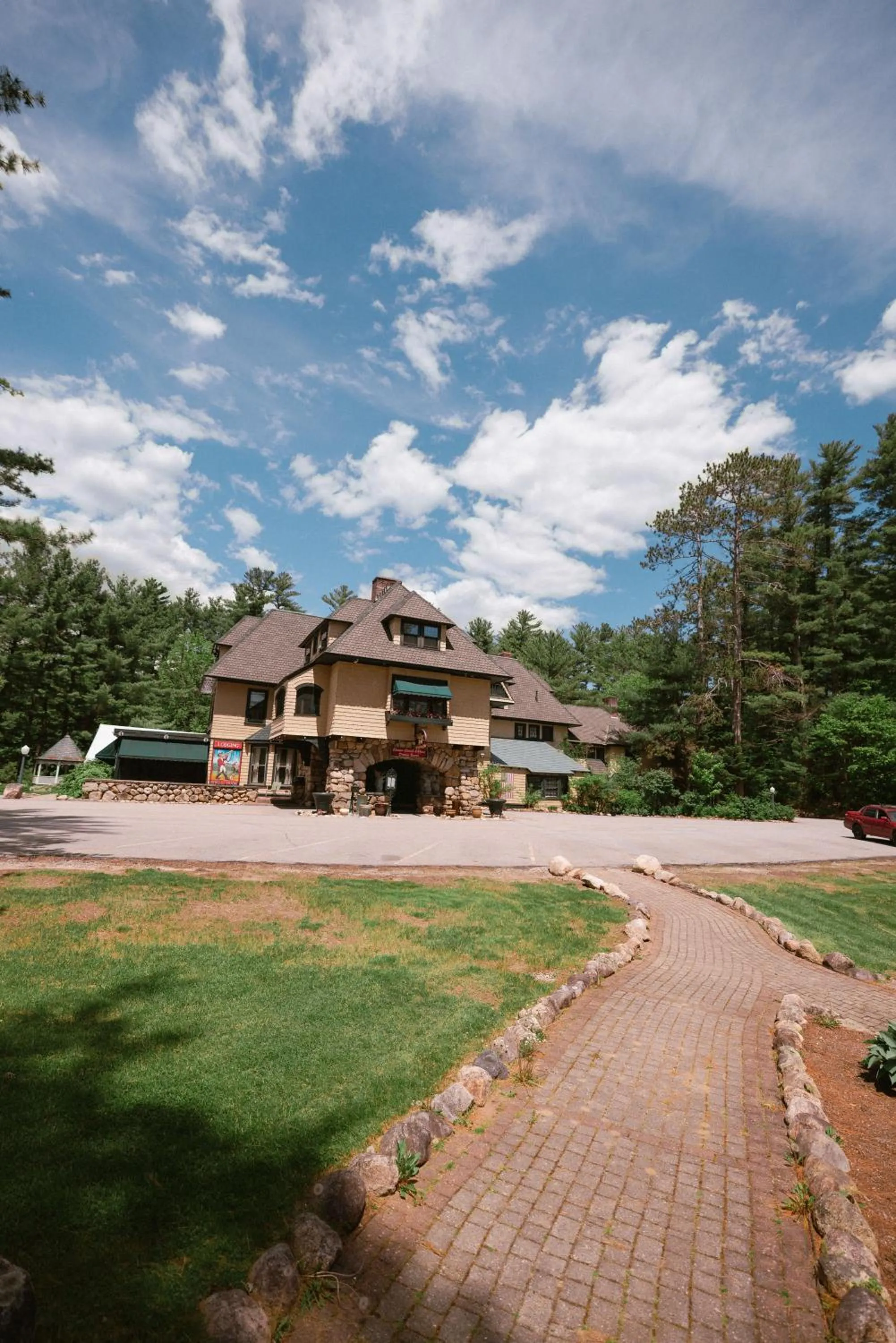 Stonehurst Manor Breakfast & Dinner Included