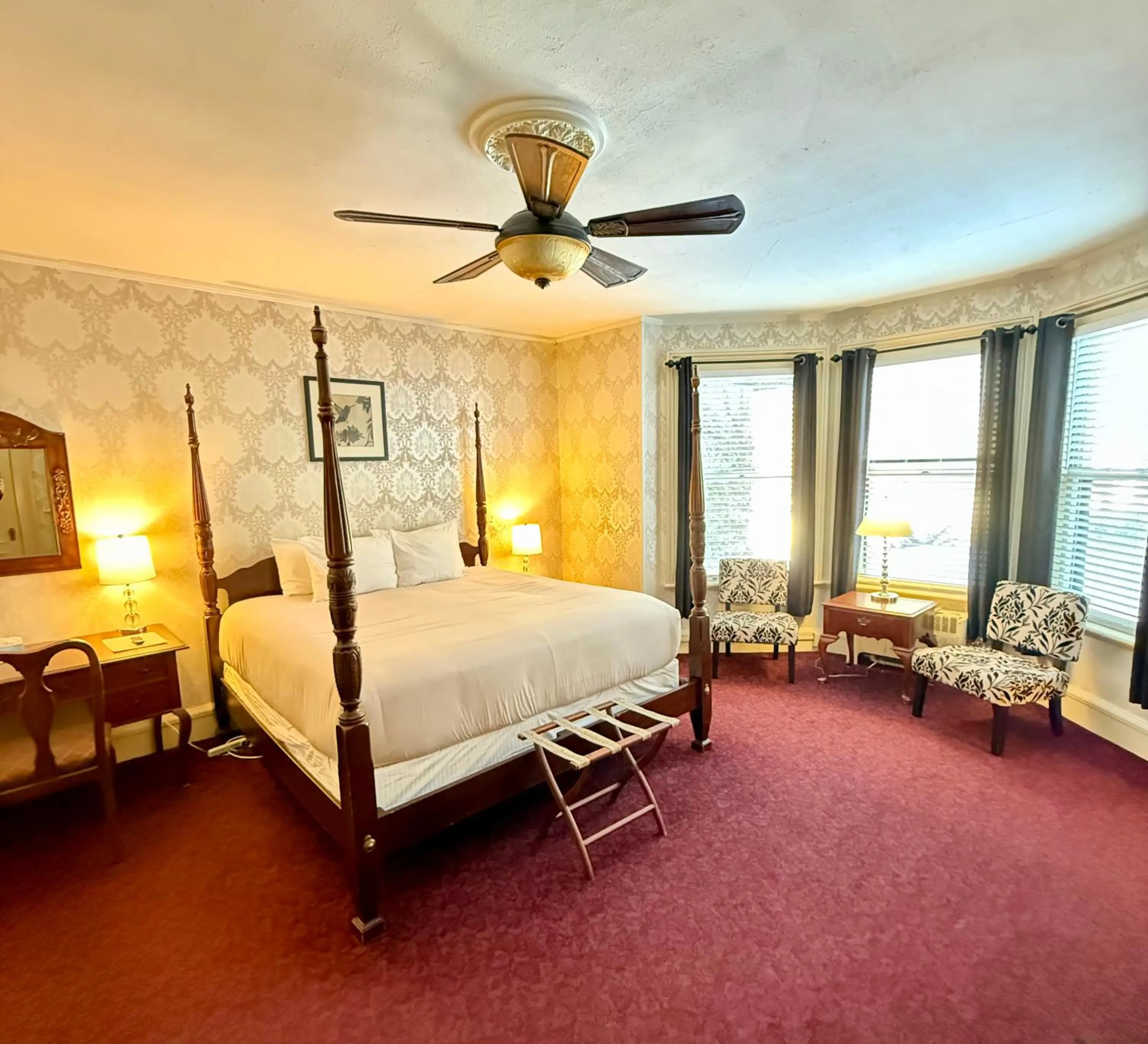 Bed in Stonehurst Manor Breakfast & Dinner Included