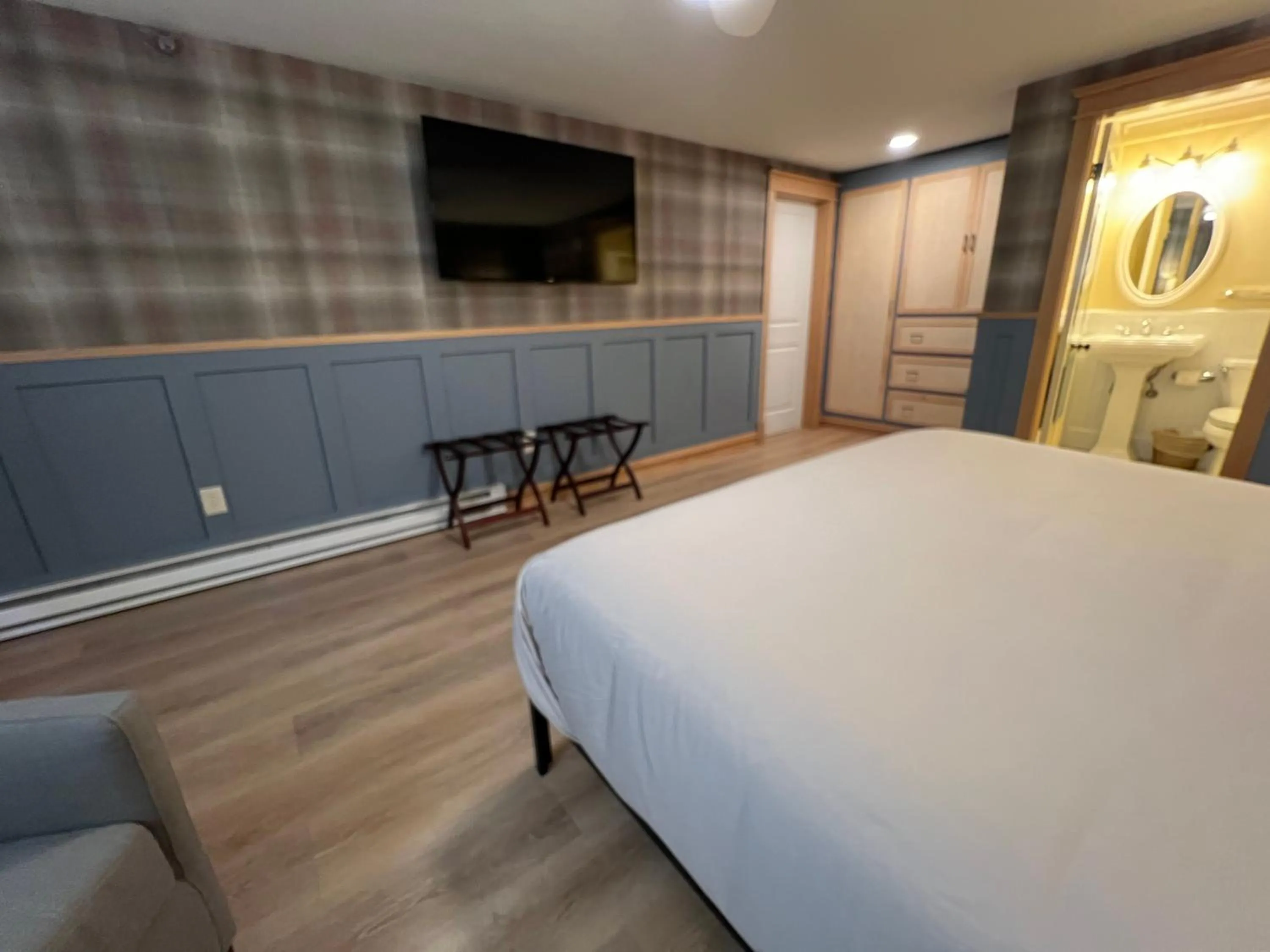 Bed in Stonehurst Manor Breakfast & Dinner Included