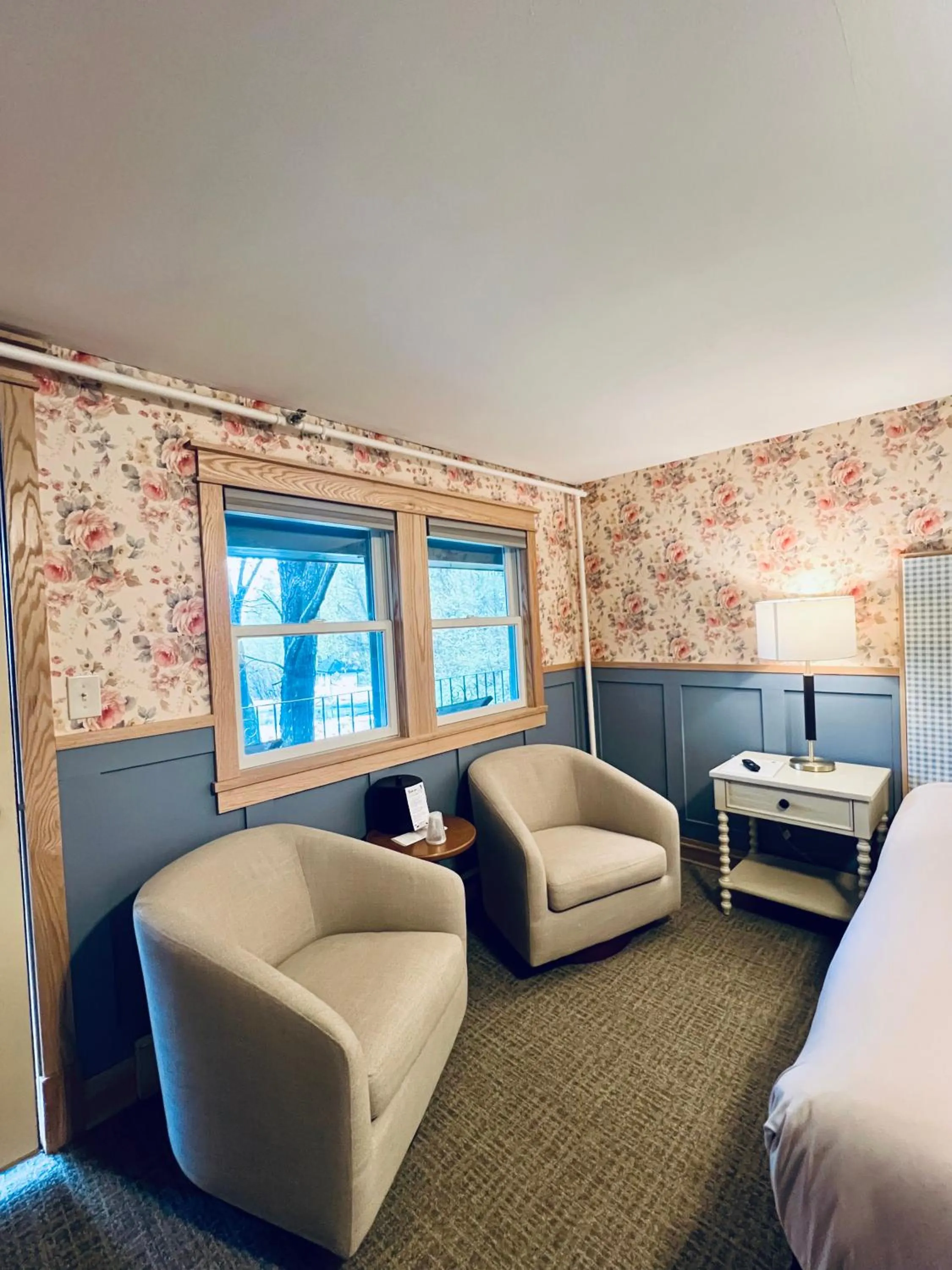 Bed in Stonehurst Manor Breakfast & Dinner Included