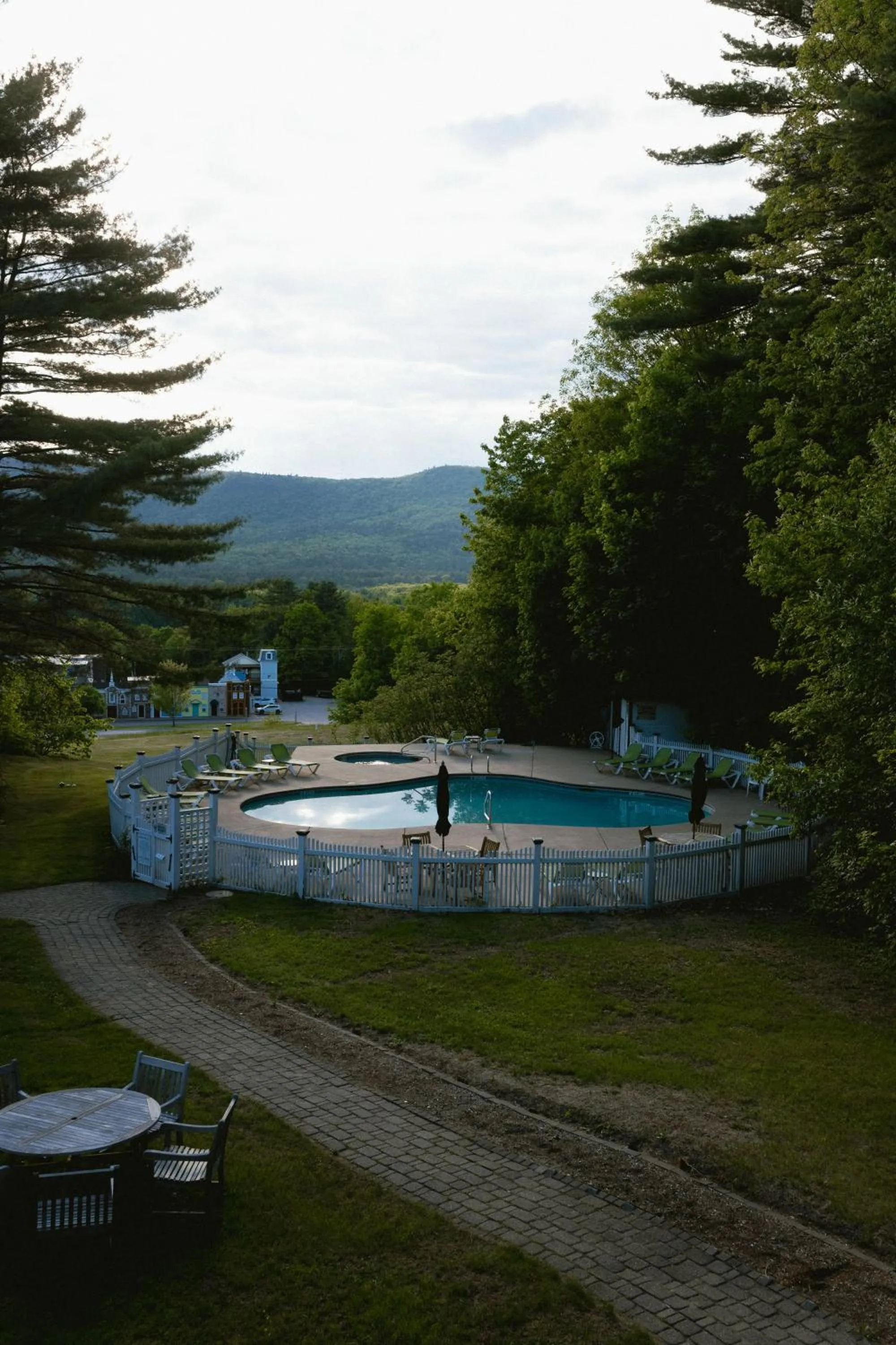 Stonehurst Manor Breakfast & Dinner Included