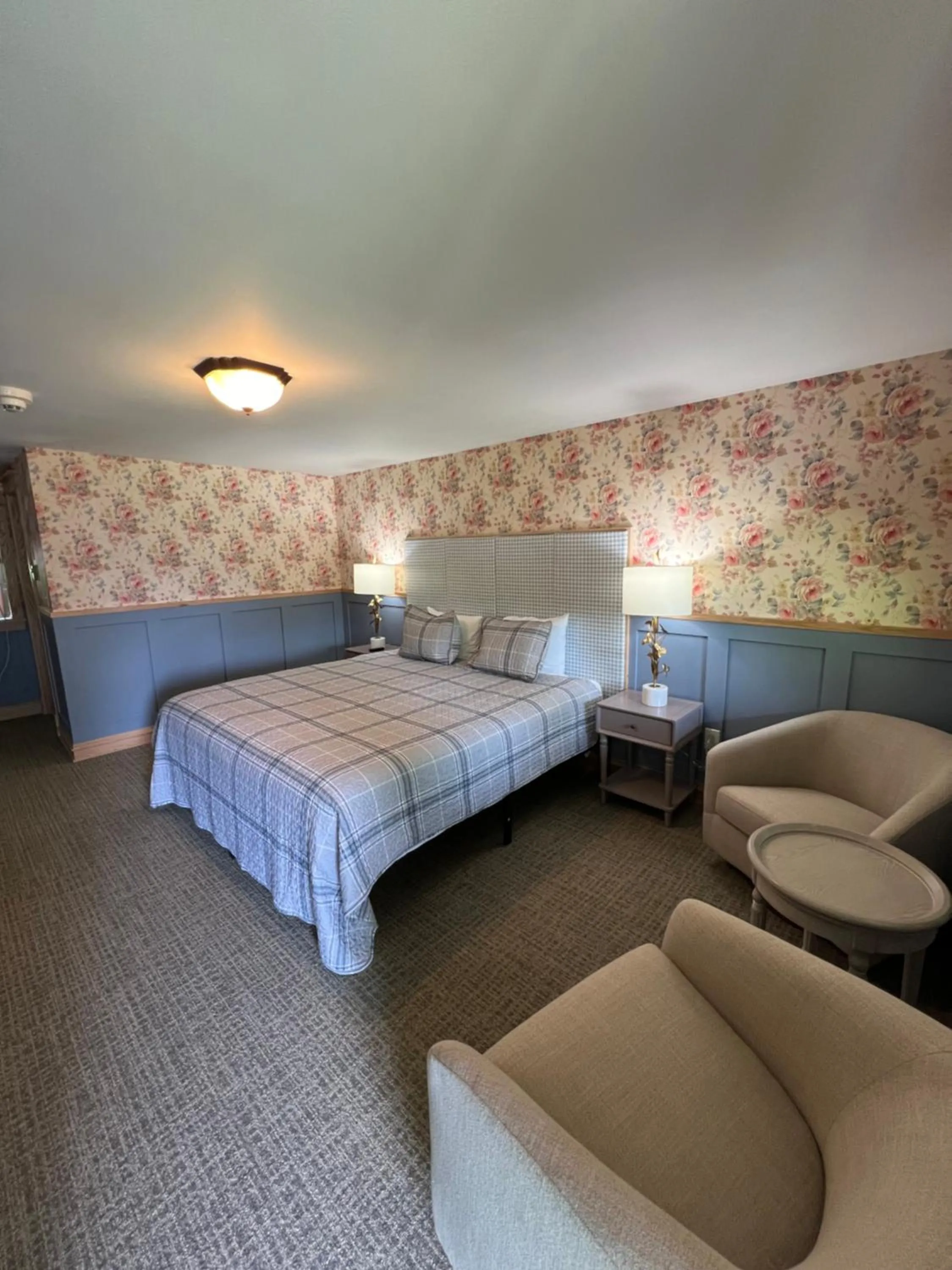 Bed in Stonehurst Manor Breakfast & Dinner Included