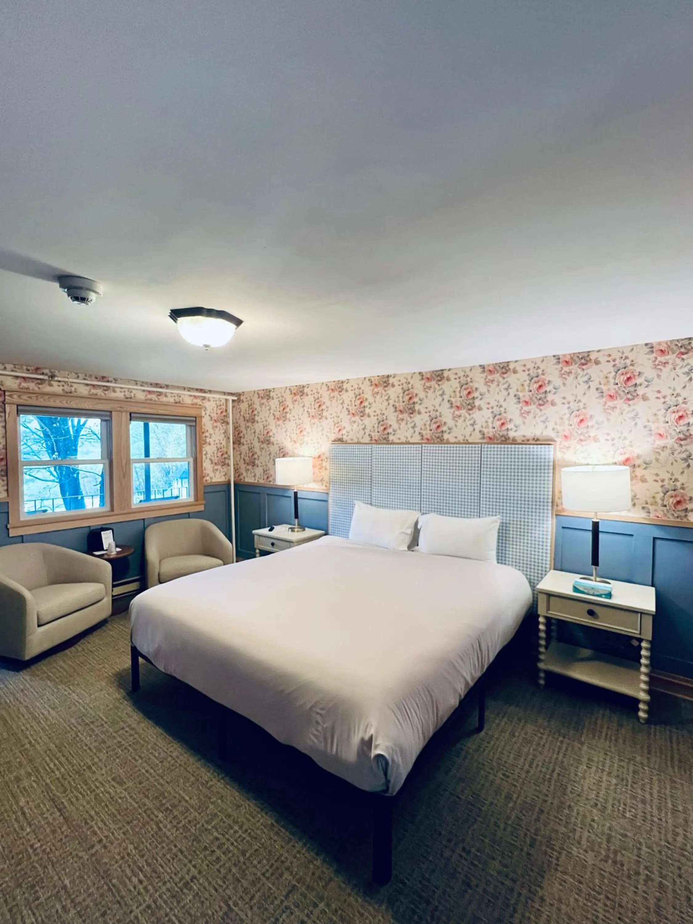 Bed in Stonehurst Manor Breakfast & Dinner Included