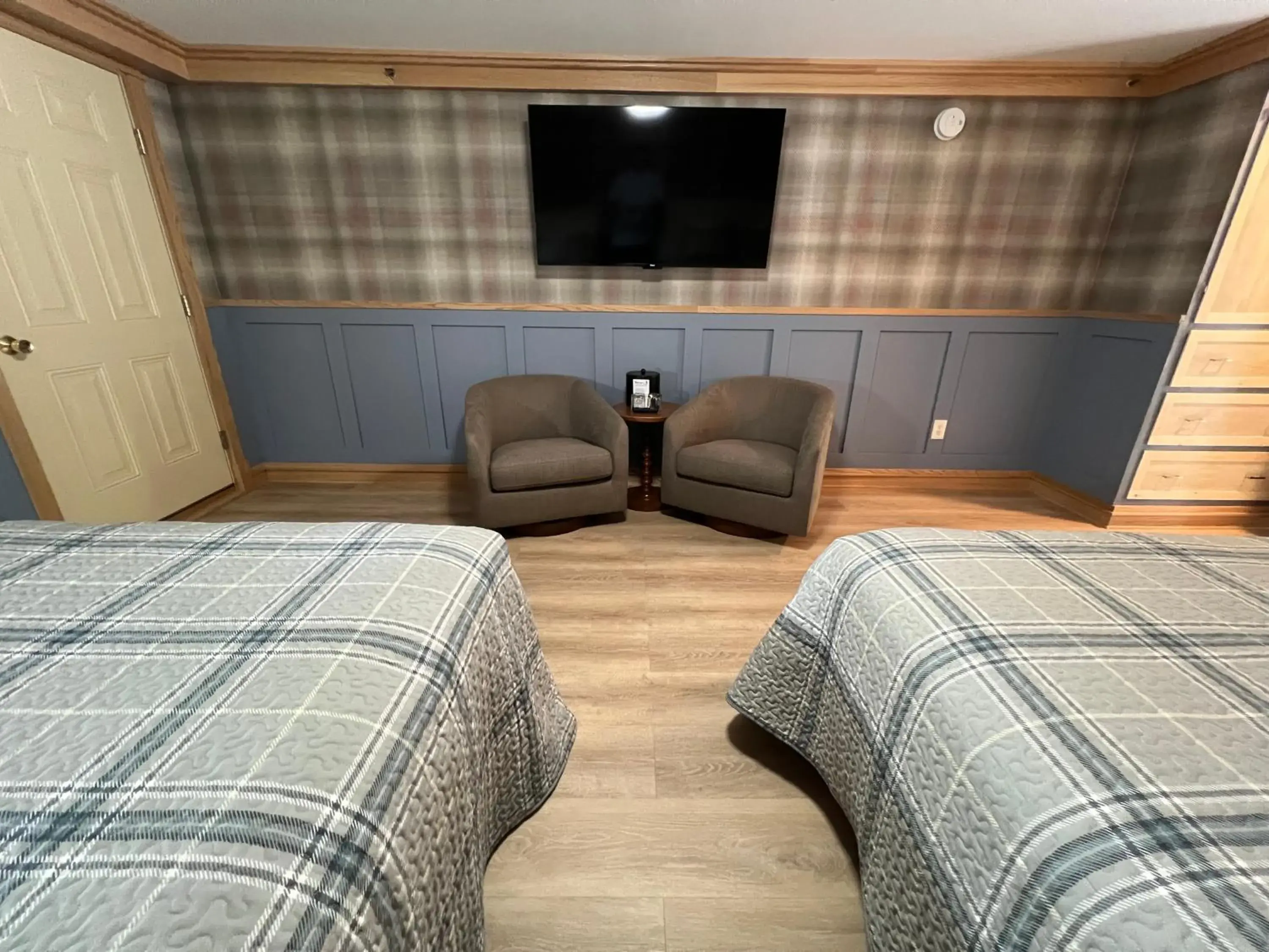 Double or Twin Room with Pool View in Stonehurst Manor Breakfast & Dinner Included Double or Twin Room with Pool View in Stonehurst Manor Breakfast & Dinner Included