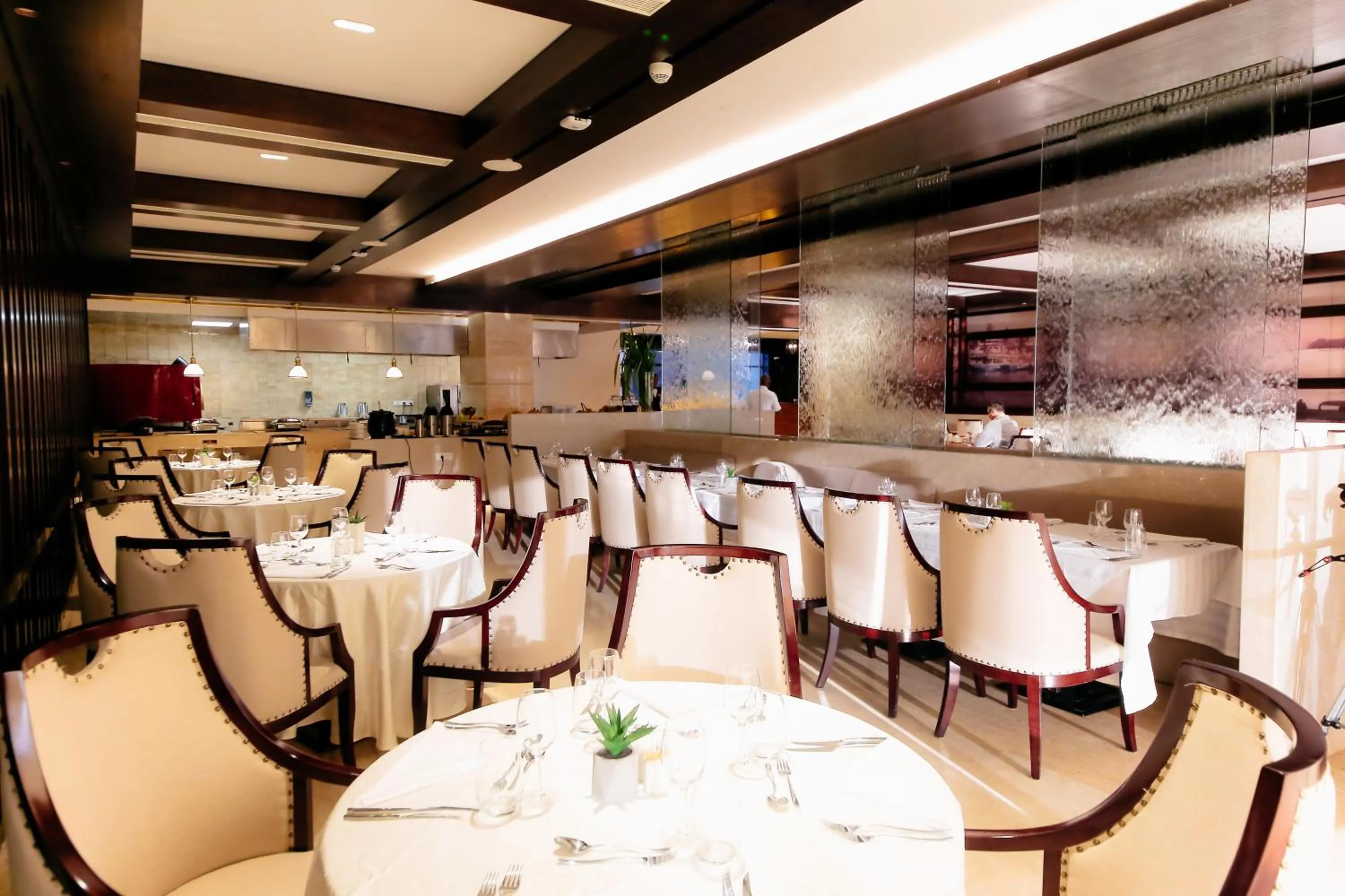 Restaurant/places to eat in Bravia Hotel Niamey