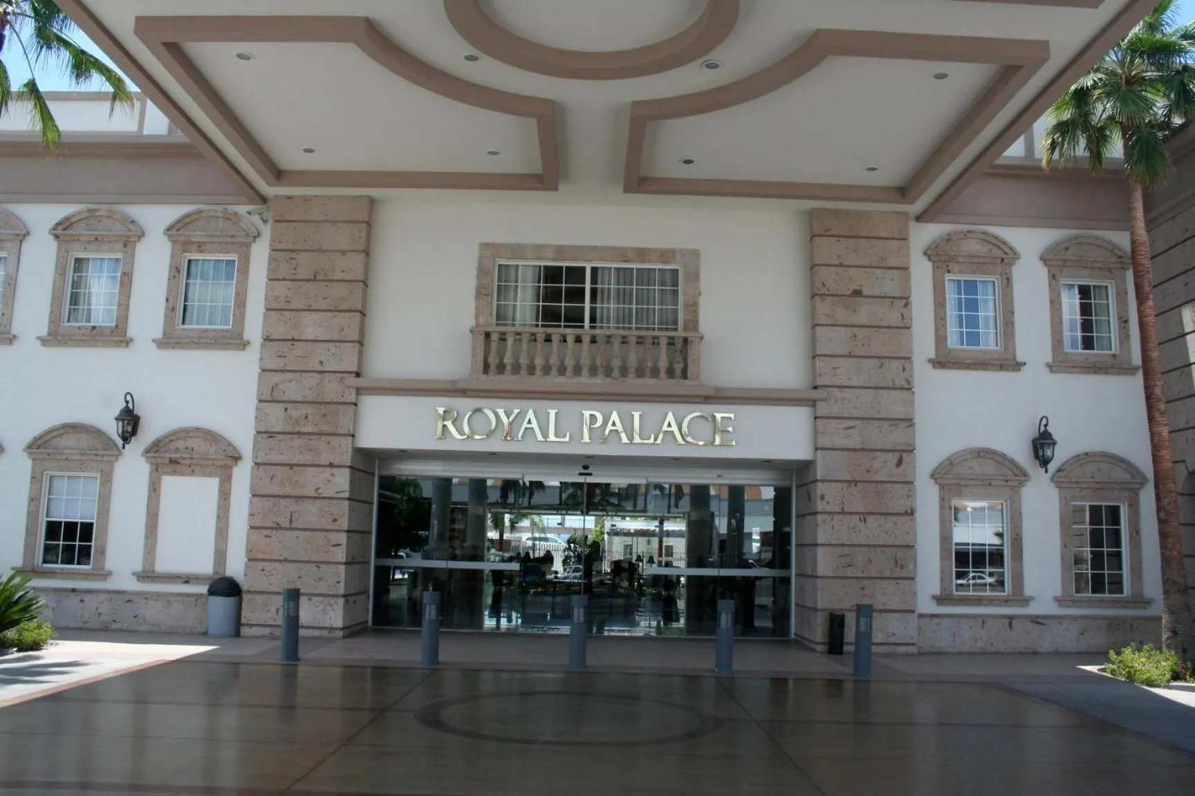 Facade/entrance in Royal Palace