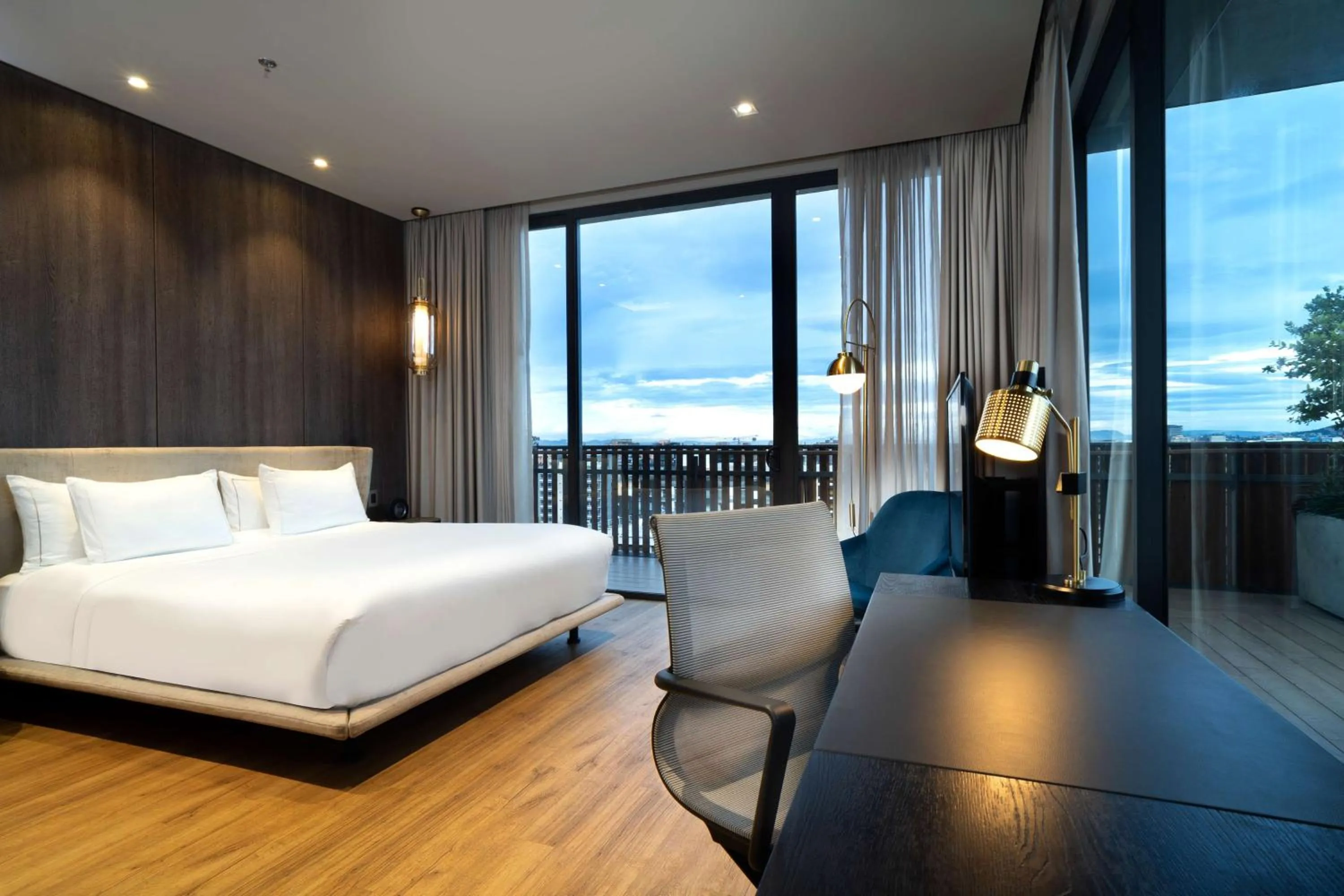 Communal lounge/ TV room, Bed in Salvio Parque 93 Bogota, Curio Collection by Hilton