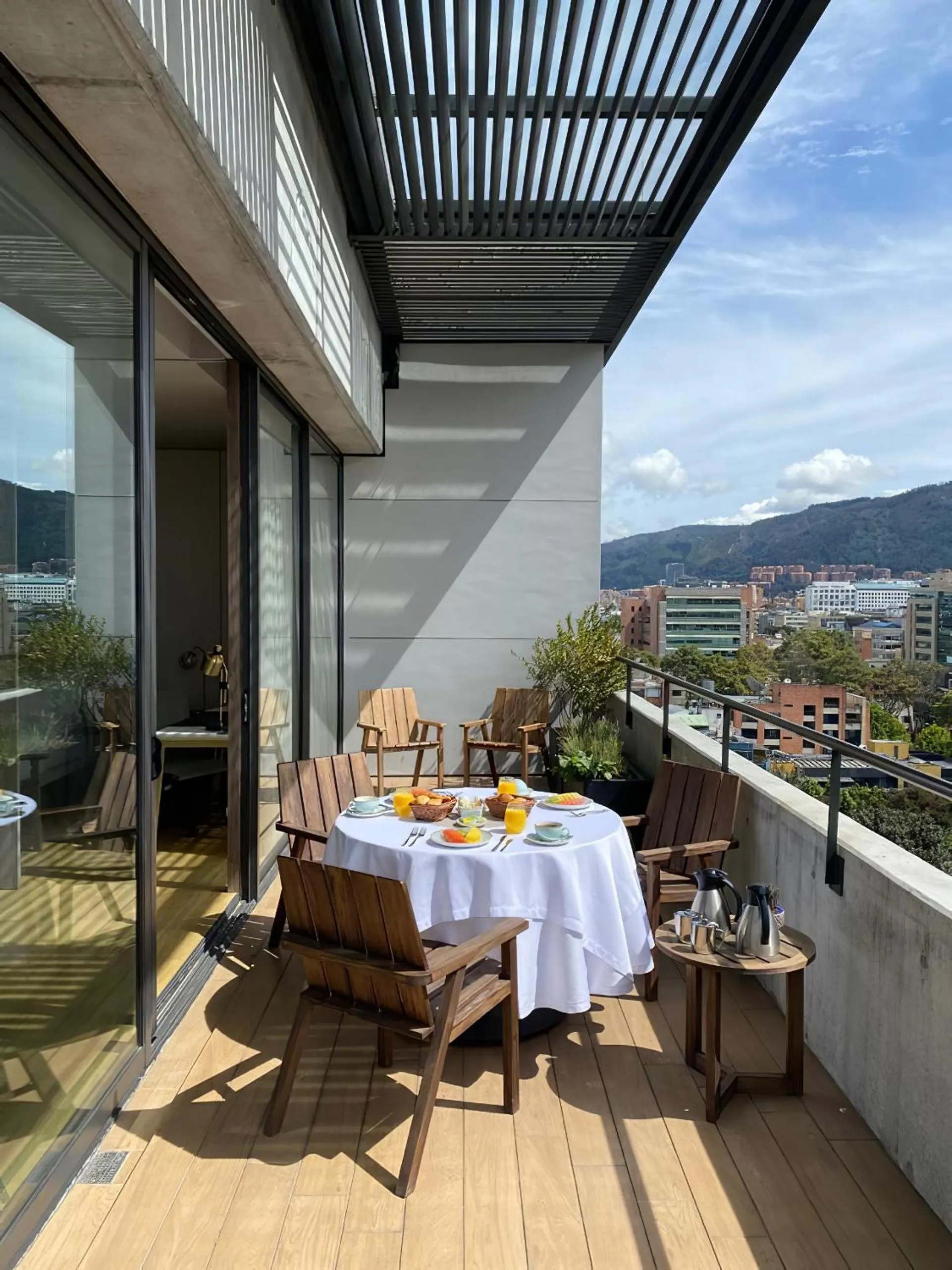 Restaurant/places to eat in Salvio Parque 93 Bogota, Curio Collection by Hilton