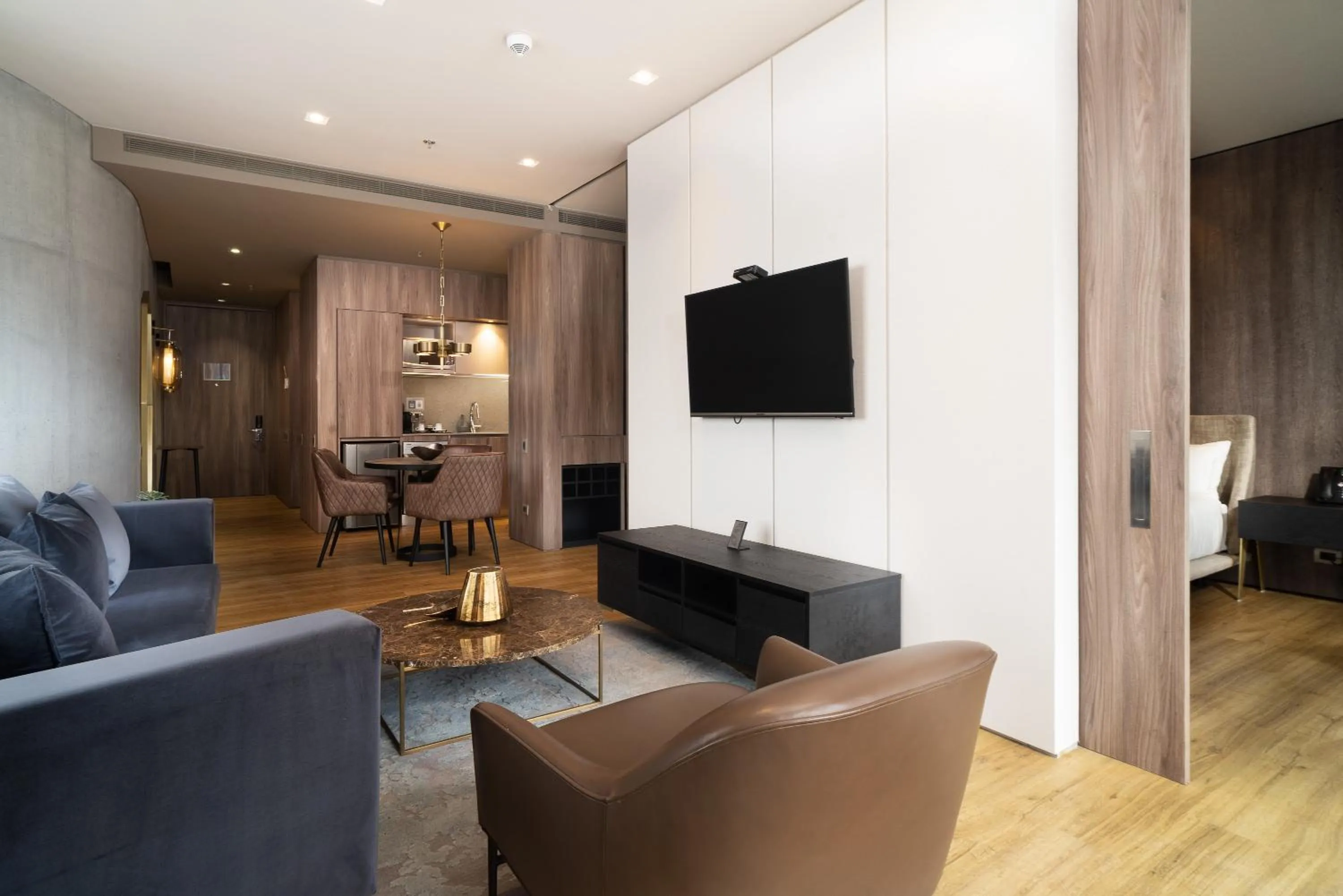 Communal lounge/ TV room in Salvio Parque 93 Bogota, Curio Collection by Hilton