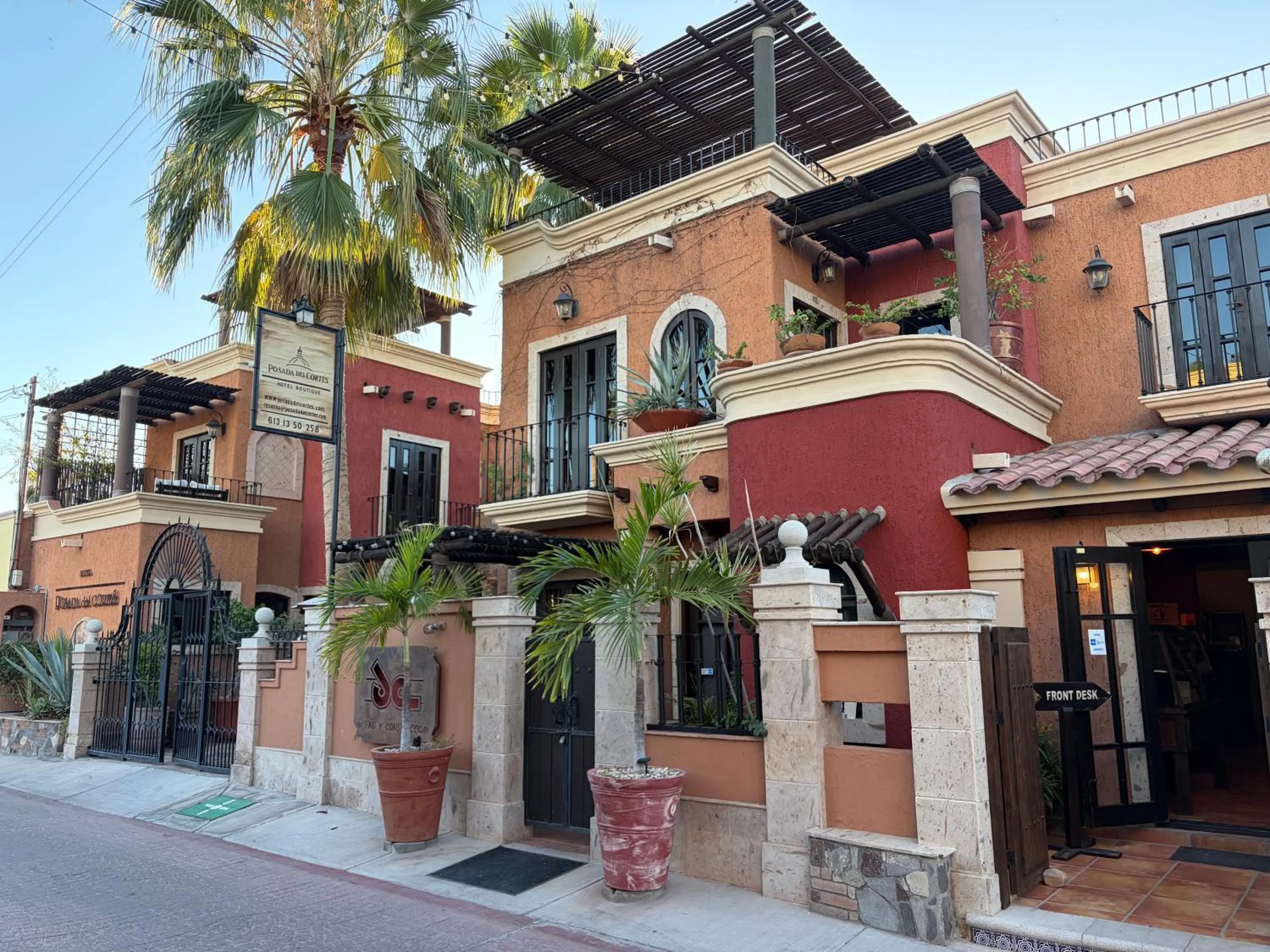 Facade/entrance in Posada del Cortes