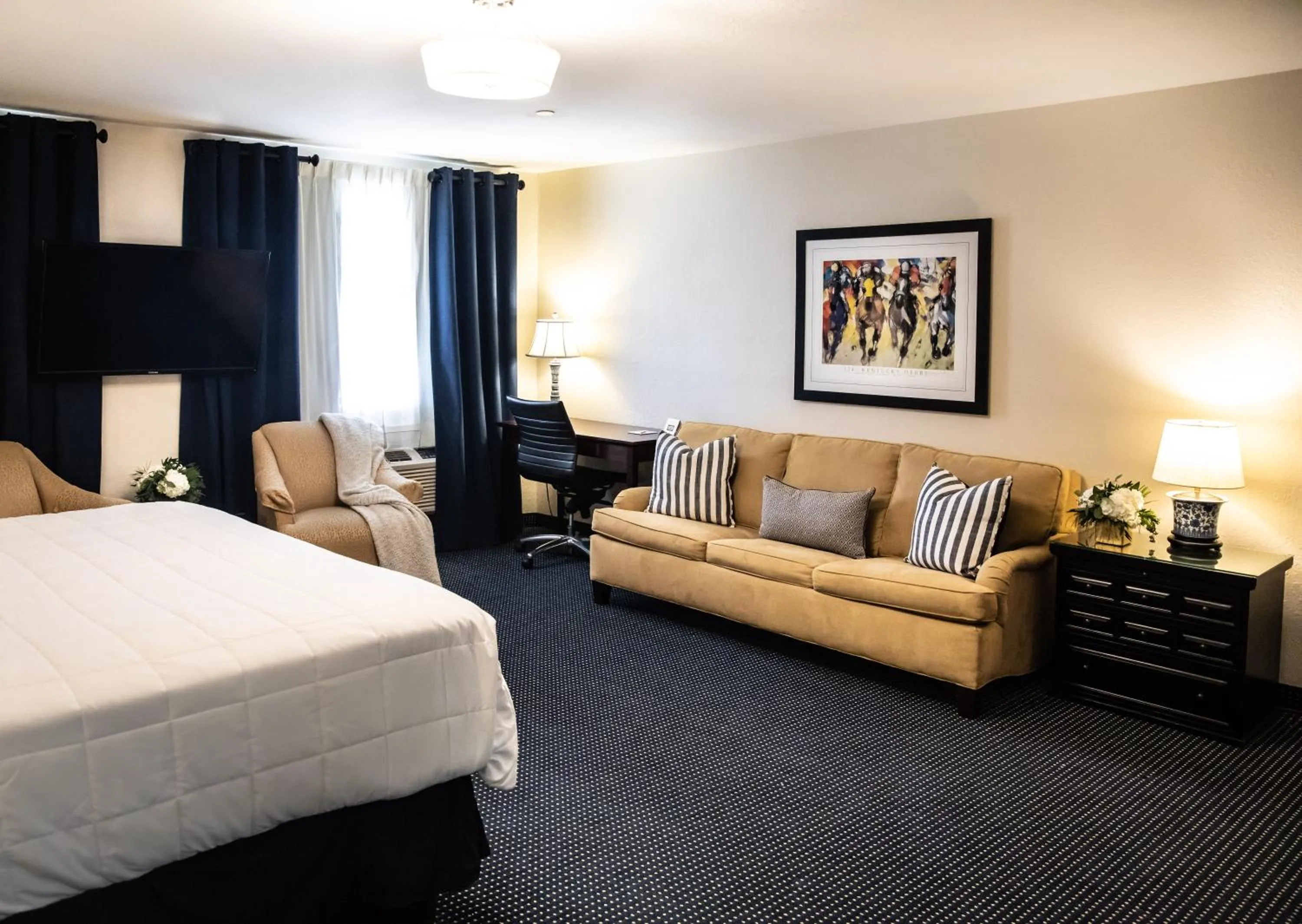 Seating area in Hatfield Inn