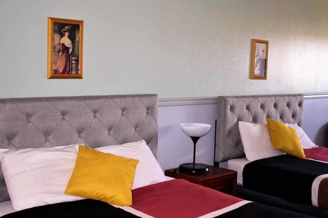 Bed in Elite Hotel -Downtown Center- "Ski & Northern light Tour" "Hot Spring Tour "Long-term stay"